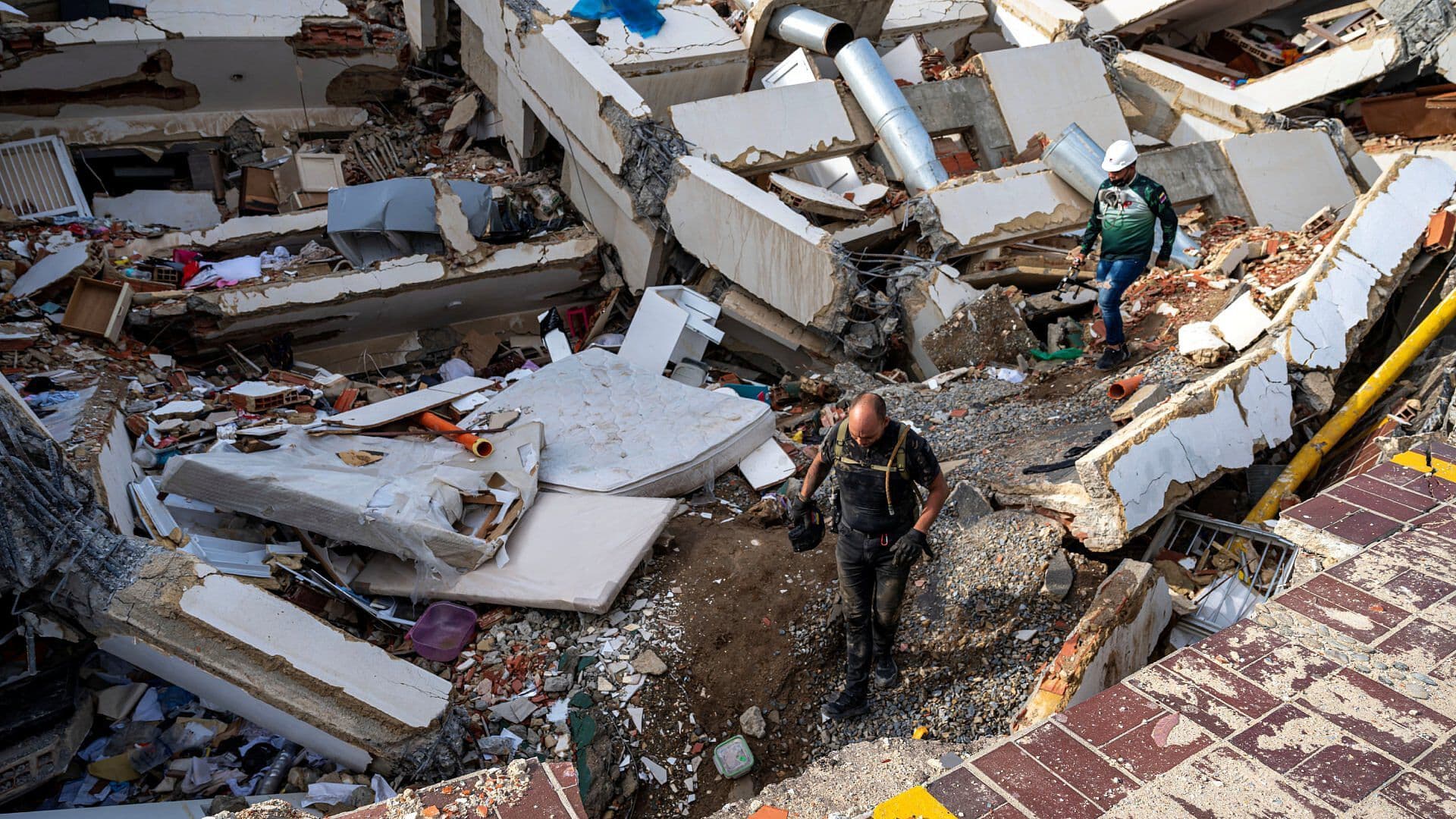 Sigue la Emergencia en Venezuela tras Doble Terremoto: Imágenes de la Zona Cero