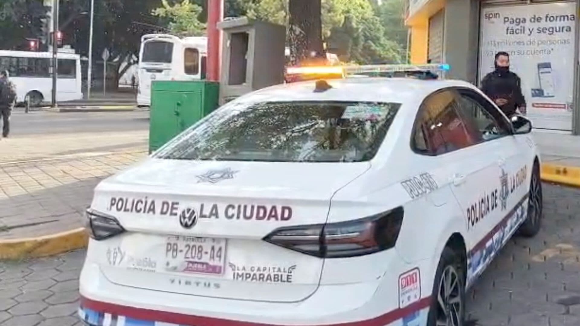 Asalto Tienda OXXO Bulevar Xonaca y 24 Norte Ciudad de Puebla Sujetos Armados