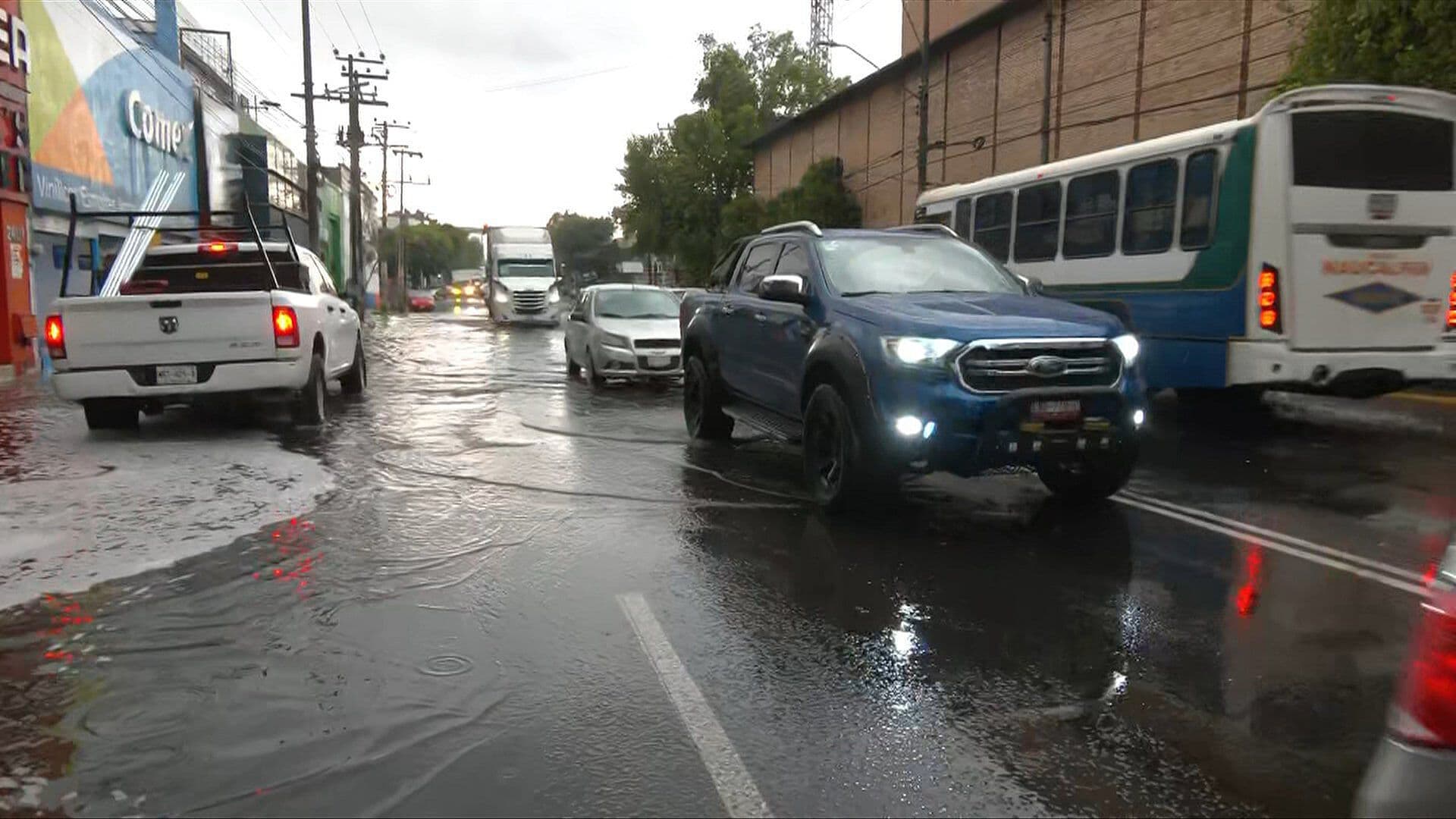 Lluvia y Granizada Provoca Severas Afectaciones en Tlalnepantla, Edomex