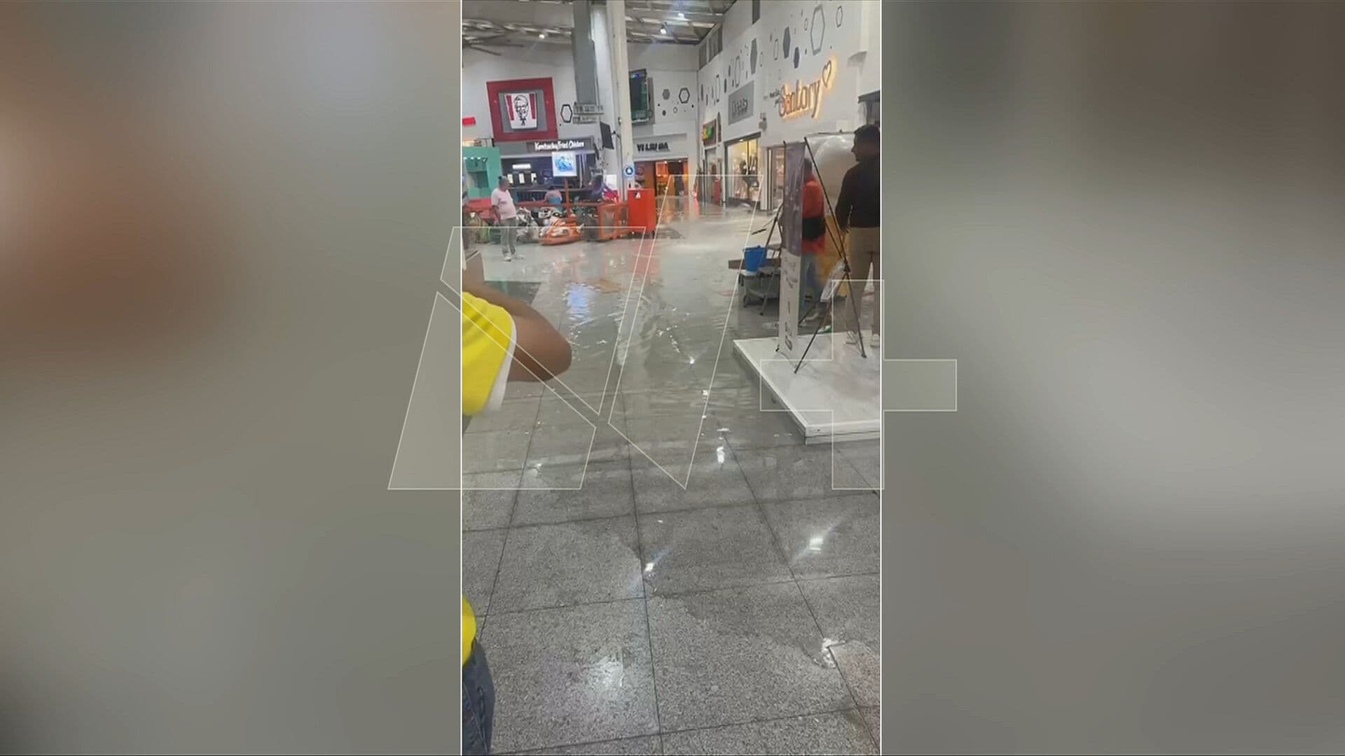 ¿Qué Pasó en Plaza Coacalco? Reportan Inundaciones en Centro Comercial por Lluvias en Edomex