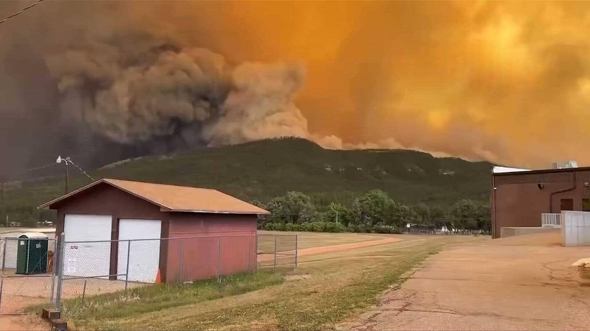 Alerta Roja en Colorado por Incendios Forestales; Evacúan a Miles de Personas