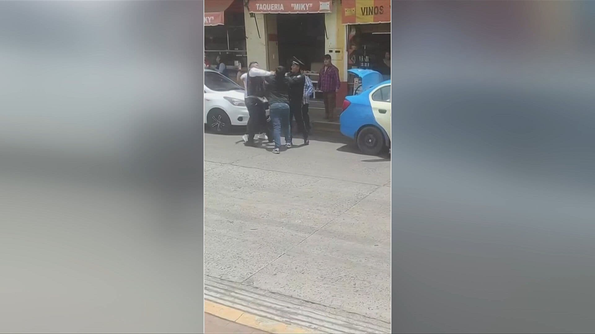 Taxistas Se Dan Cachetadas y Patadas por Pasaje en Puebla