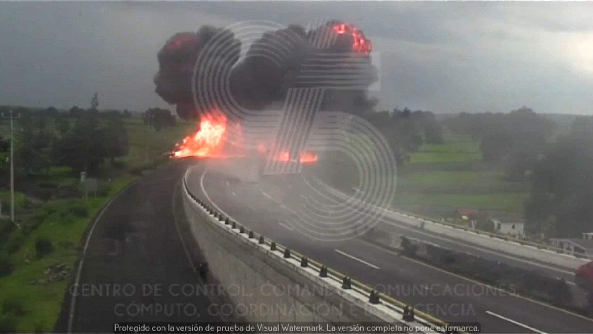 VIDEO: Captan Momento Exacto en que Contenedor de Pipa se Desprende y Explota en Tlaxcala
