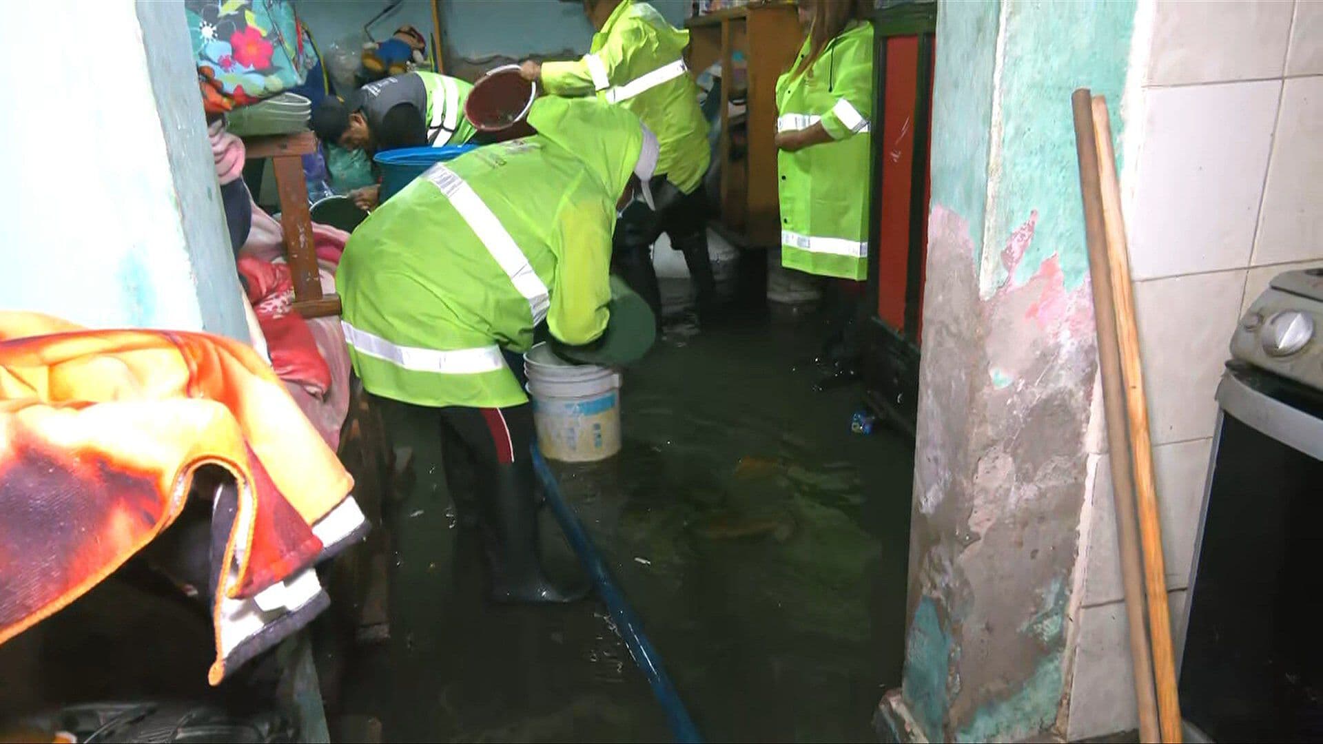 Lluvias Provocan Colapso de Drenaje e Inundación en Santa Martha Acatitla, Iztapalapa