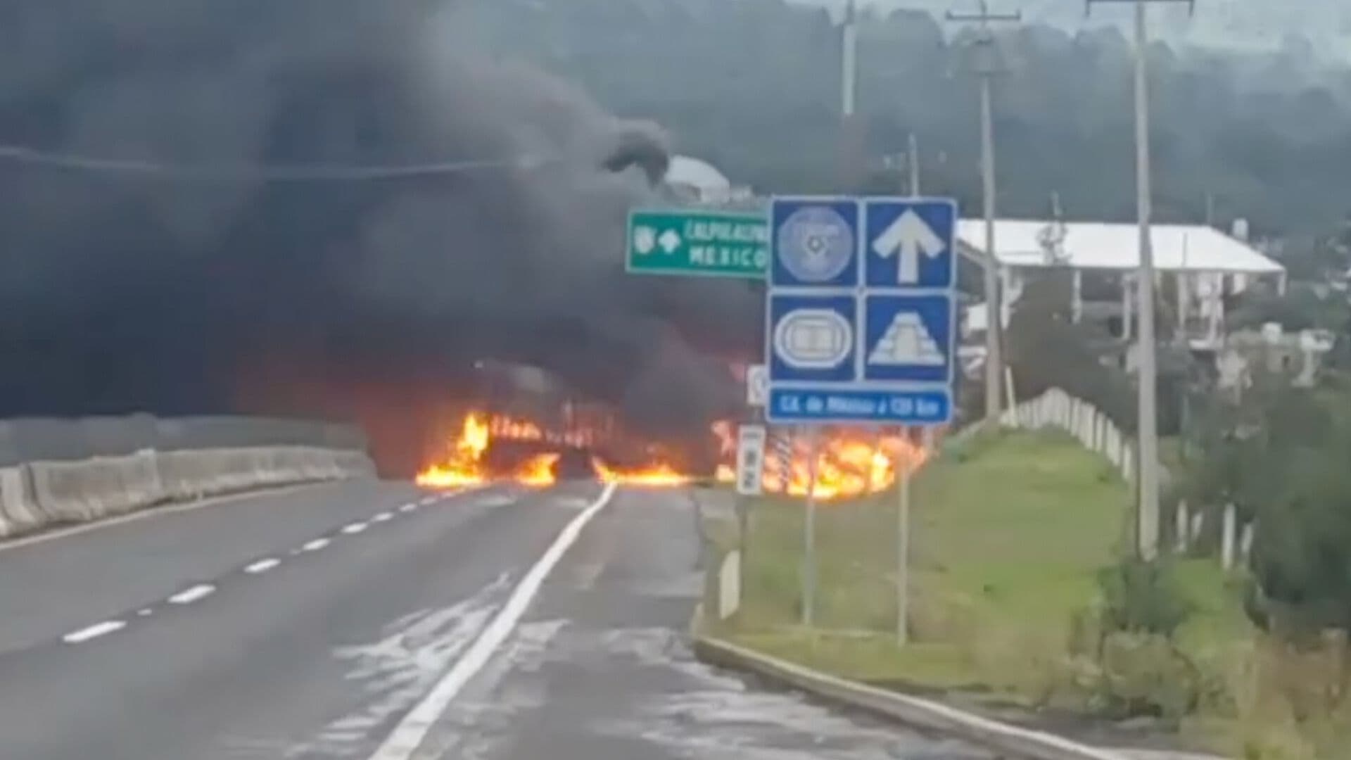Choque y Explosión de Pipa con Combustible Provoca Incendio en Carretera México-Veracruz