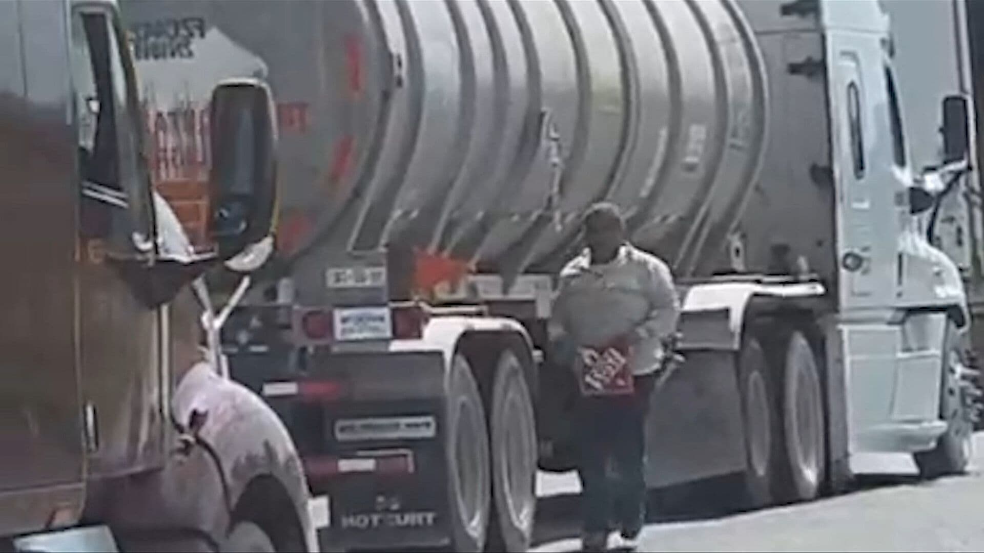 ¿Quién Está Detrás del Contrabando de Combustible entre México y EUA?