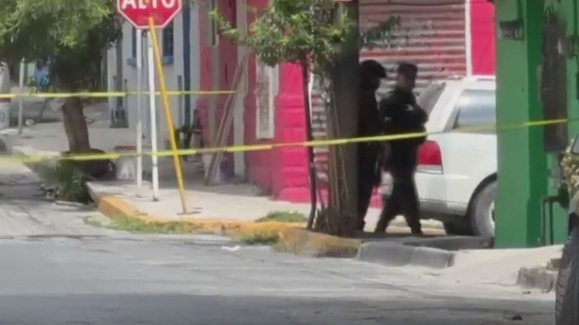 Muere Hombre en la Calle en Monterrey: Investigan Causas