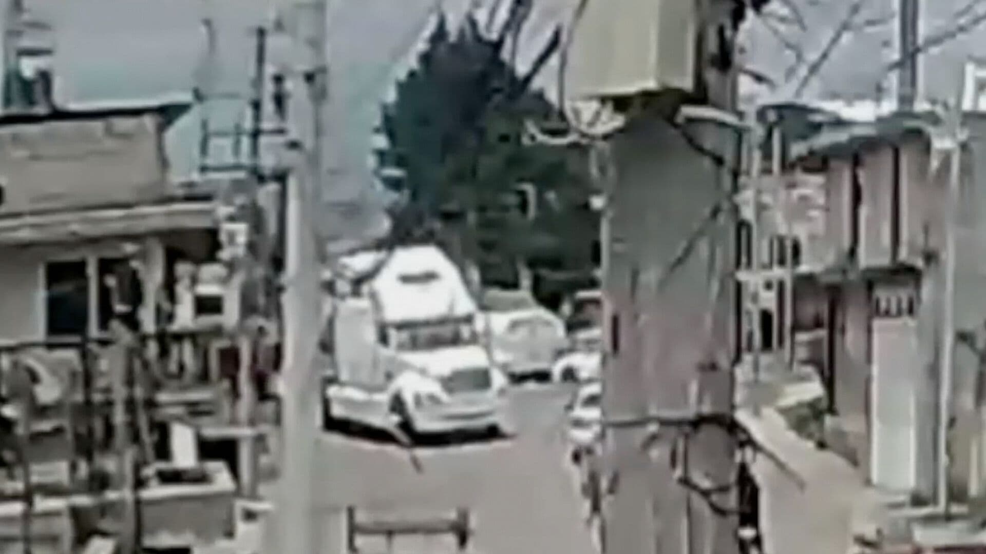 Mujer Motociclista Fue Atropellada por Tráiler sobre la Vía Corta a Santa Ana en Tlaxcala