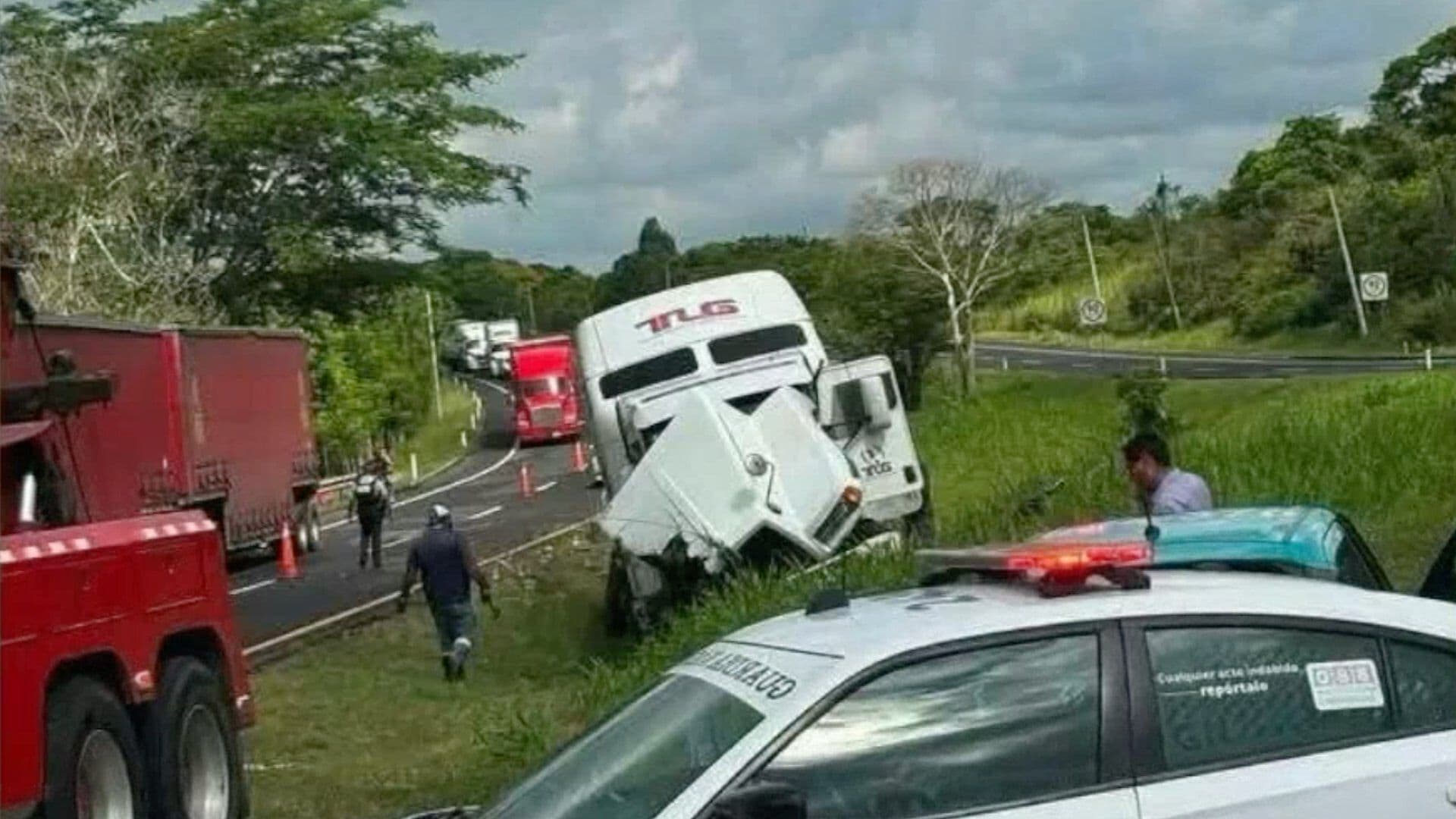 Se Registra Choque de Autobús en Carretera Costera del Golfo