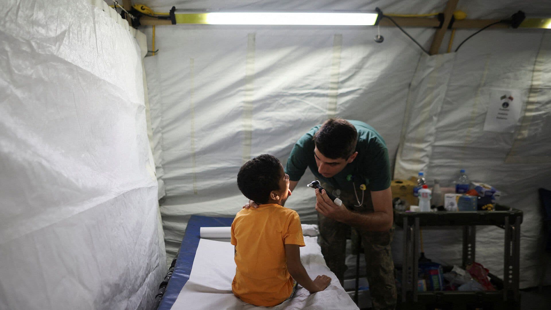 Miles de Niños Damnificados en Venezuela Permanecen en Albergues sin Acceso a Servicio