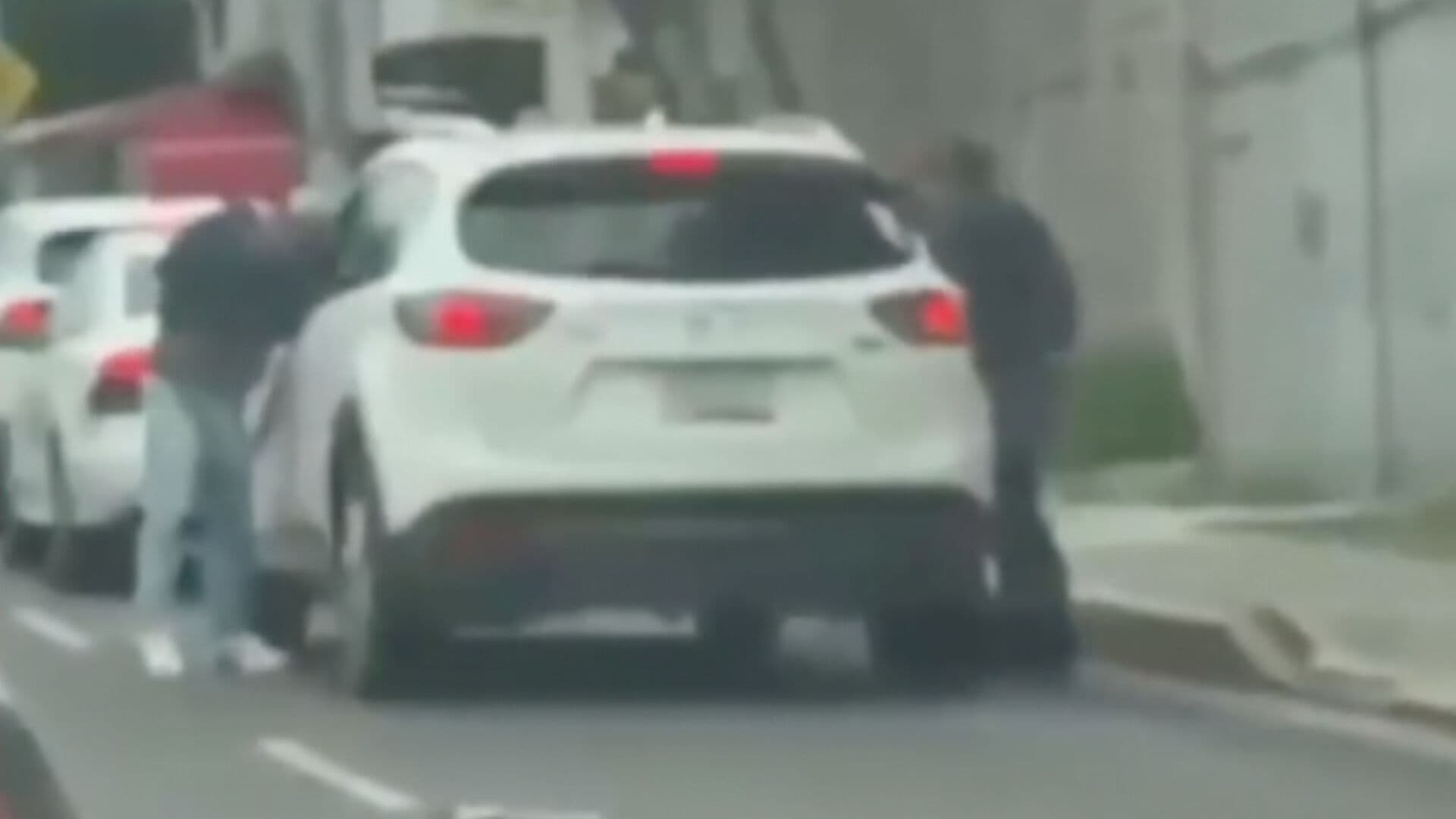 Video Asalto Tres Sujetos Armados Ocupantes Camioneta Bulevar Esteban de Antuñano Puebla