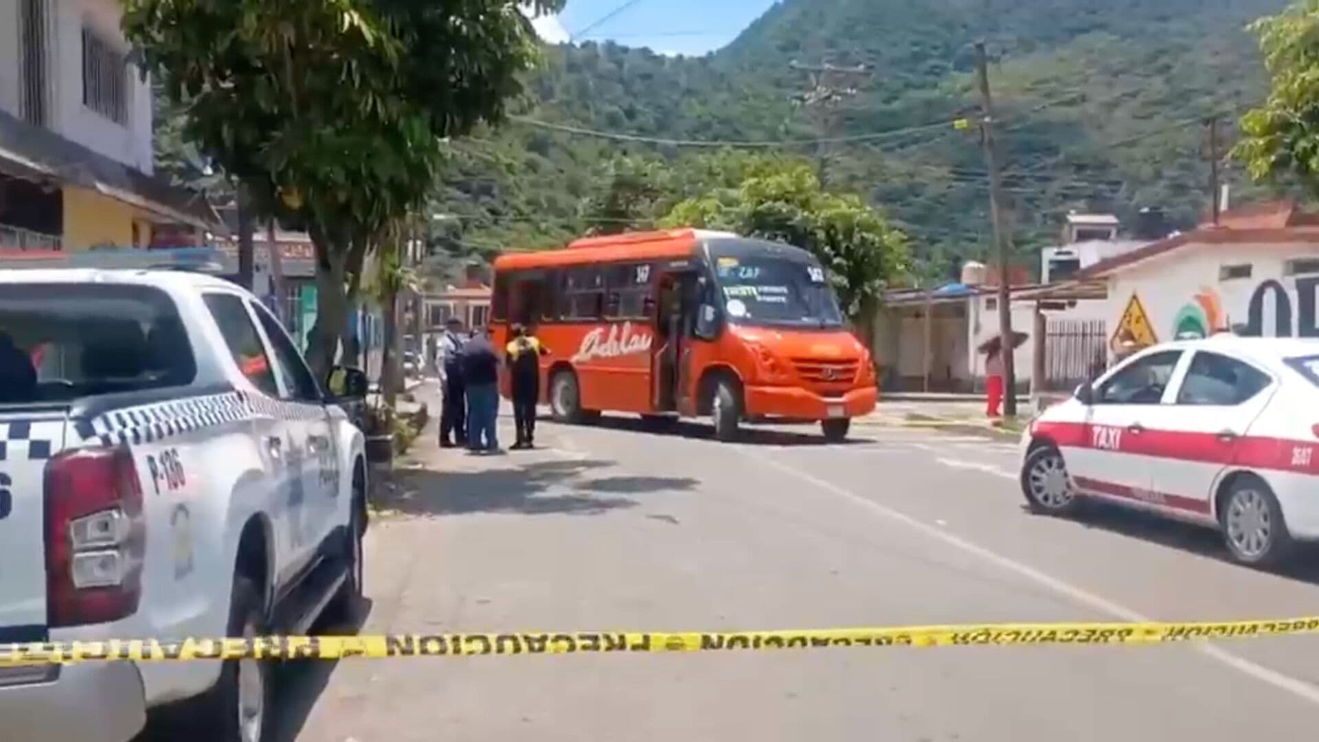 Adulto Mayor Termina con lesiones tras Ser Golpeado por Autobús en Colonia El Espinal Orizaba Veracruz