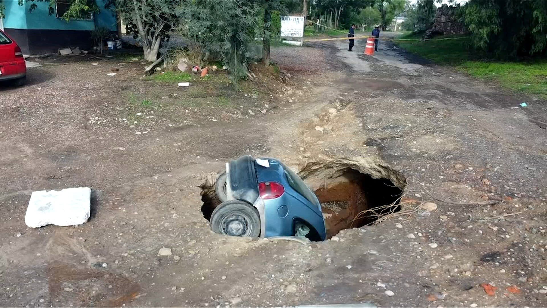 Lluvias de la Temporada Dejan Socavones, Deslaves e Inundaciones en Varios Estados