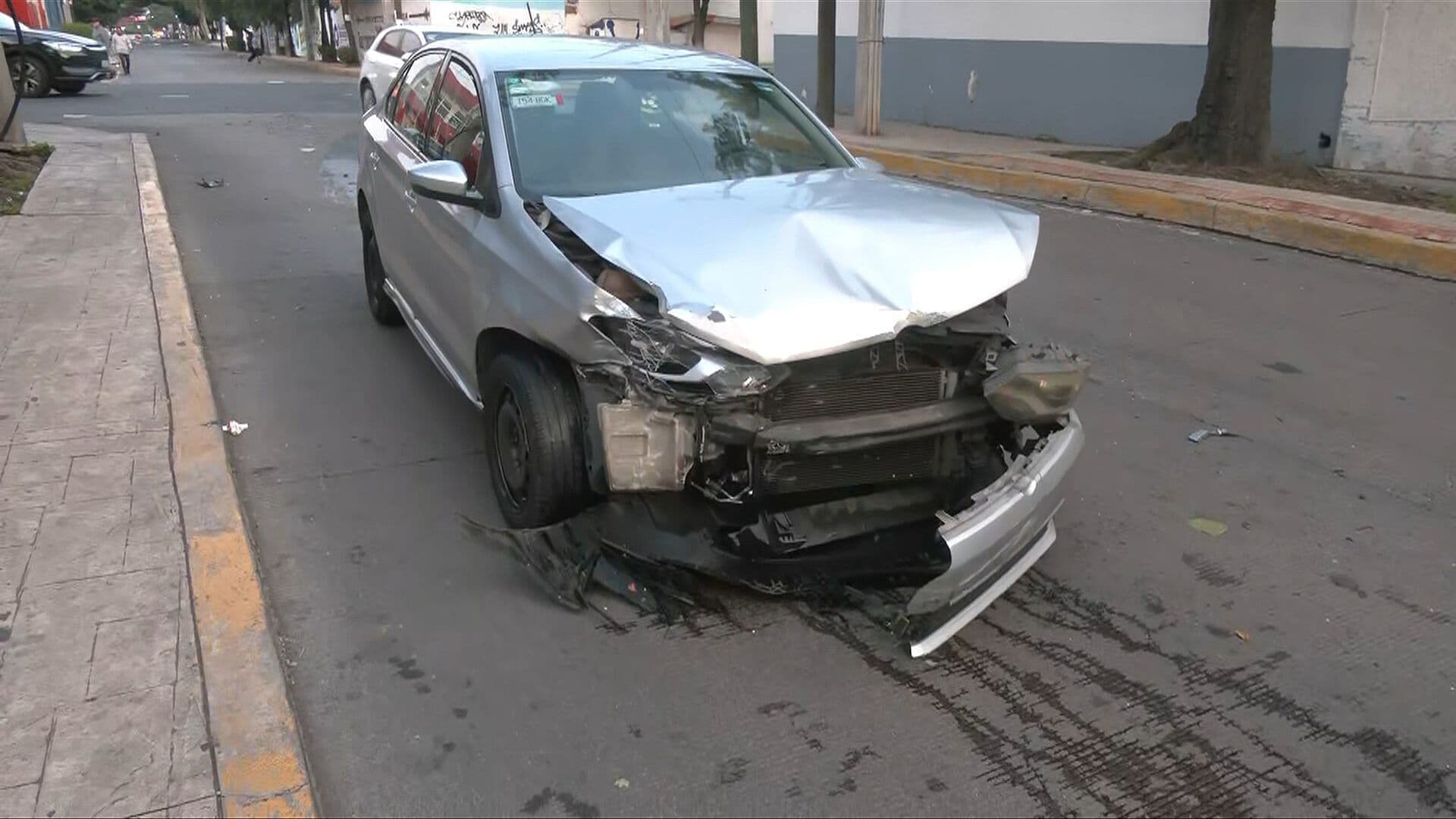 Choque en San Pedro de los Pinos; Automovilista Llevan 7 Horas Pidiendo Ayuda de Autoridades
