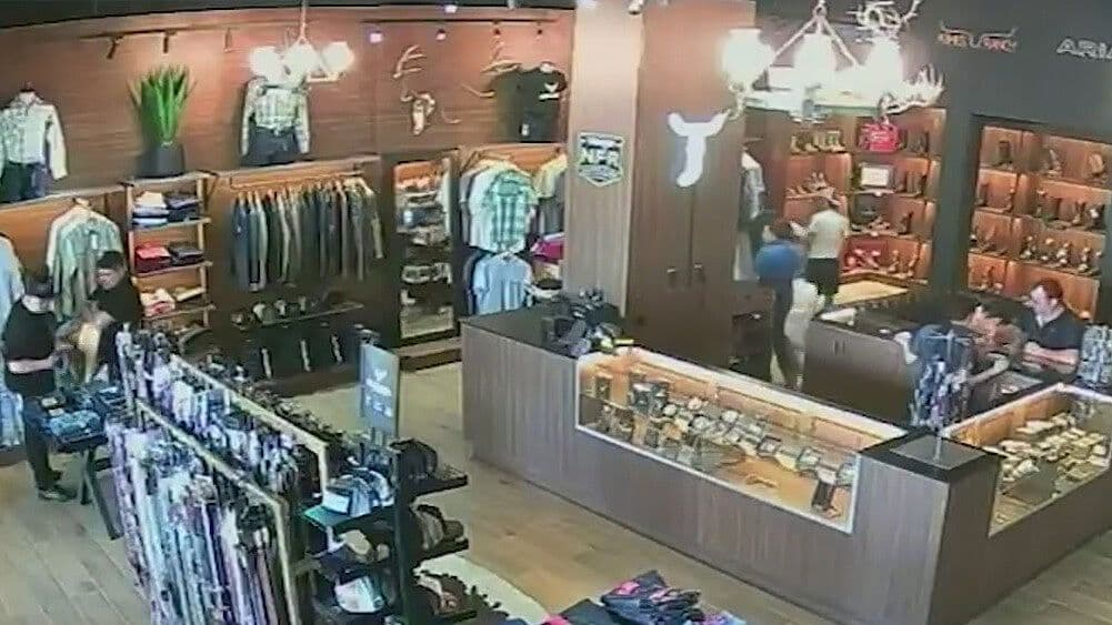Buscan a Ladrones de Ropa Vaquera en Monterrey