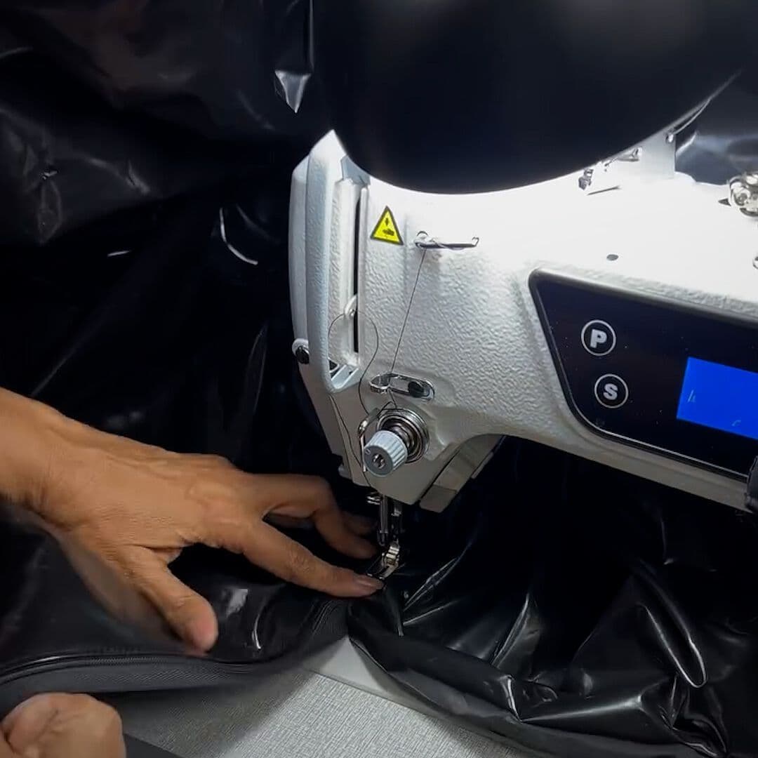 Firma de Ropa Hace Bolsas Mortuorias para Venezuela