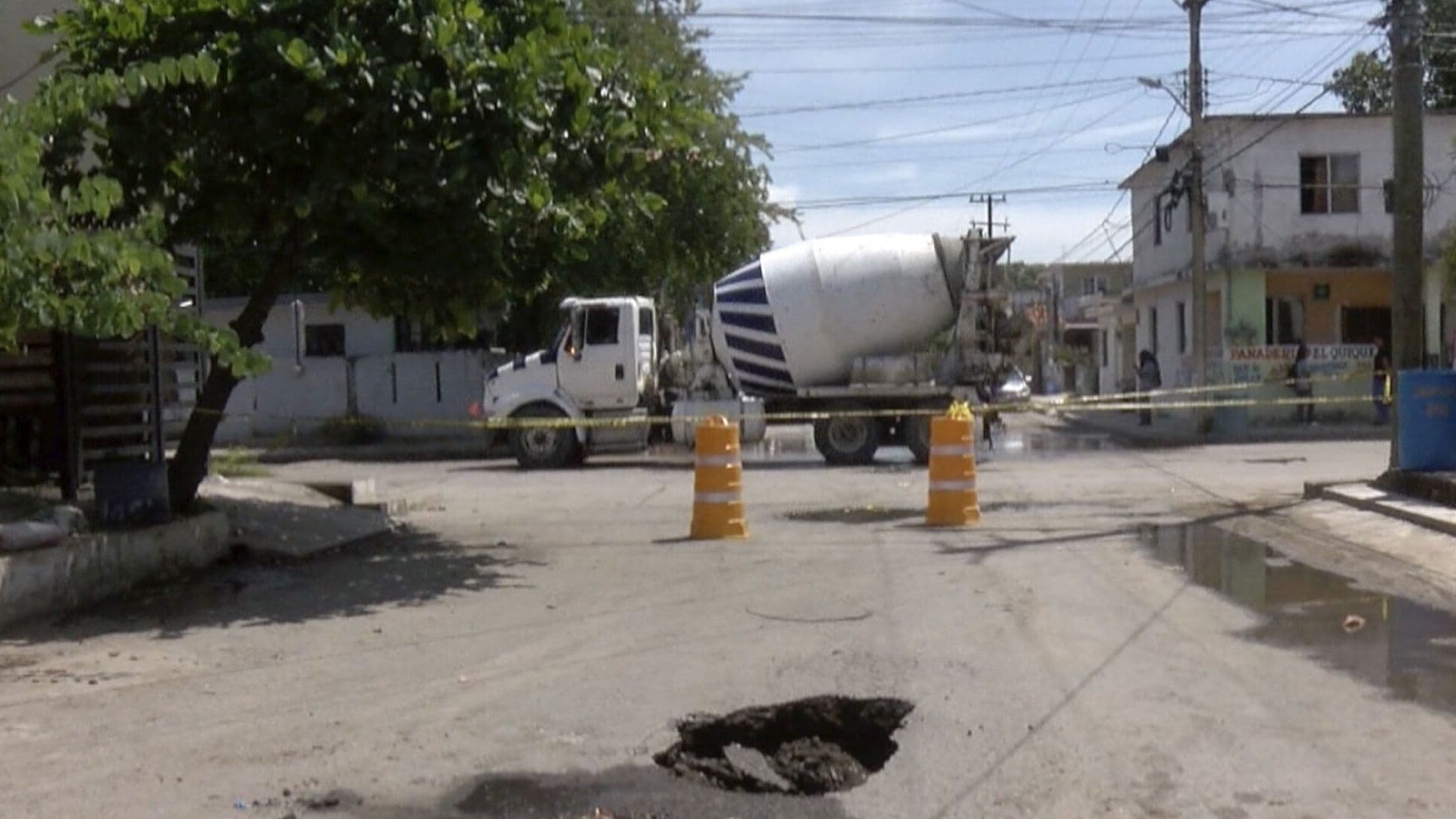 Camión Recolector de Basura Cae a Socavón en Ciudad Madero