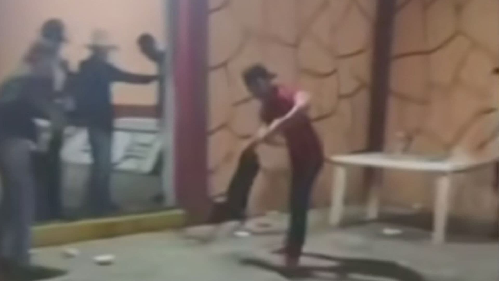 Sujeto Toma a Perrito de la Cola y le da Vueltas; Caso de Maltrato Animal Indigna a Jalisco