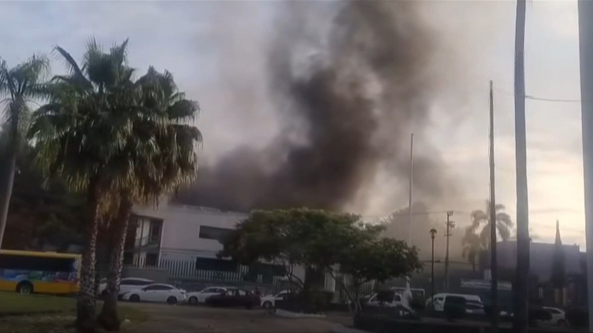 VIDEO: Reportan Incendio en Subdelegación del IMSS en Cuernavaca, Morelos