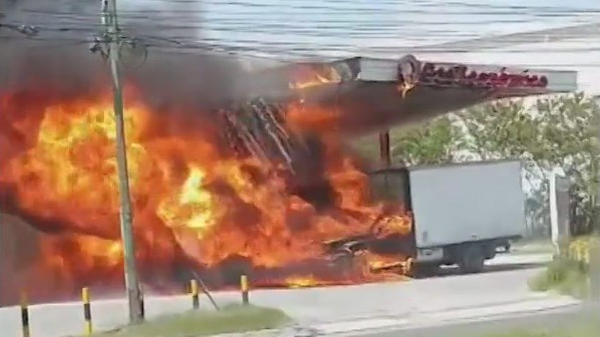 Alarma Incendio de Camión en Gasera en Apodaca, Nuevo León