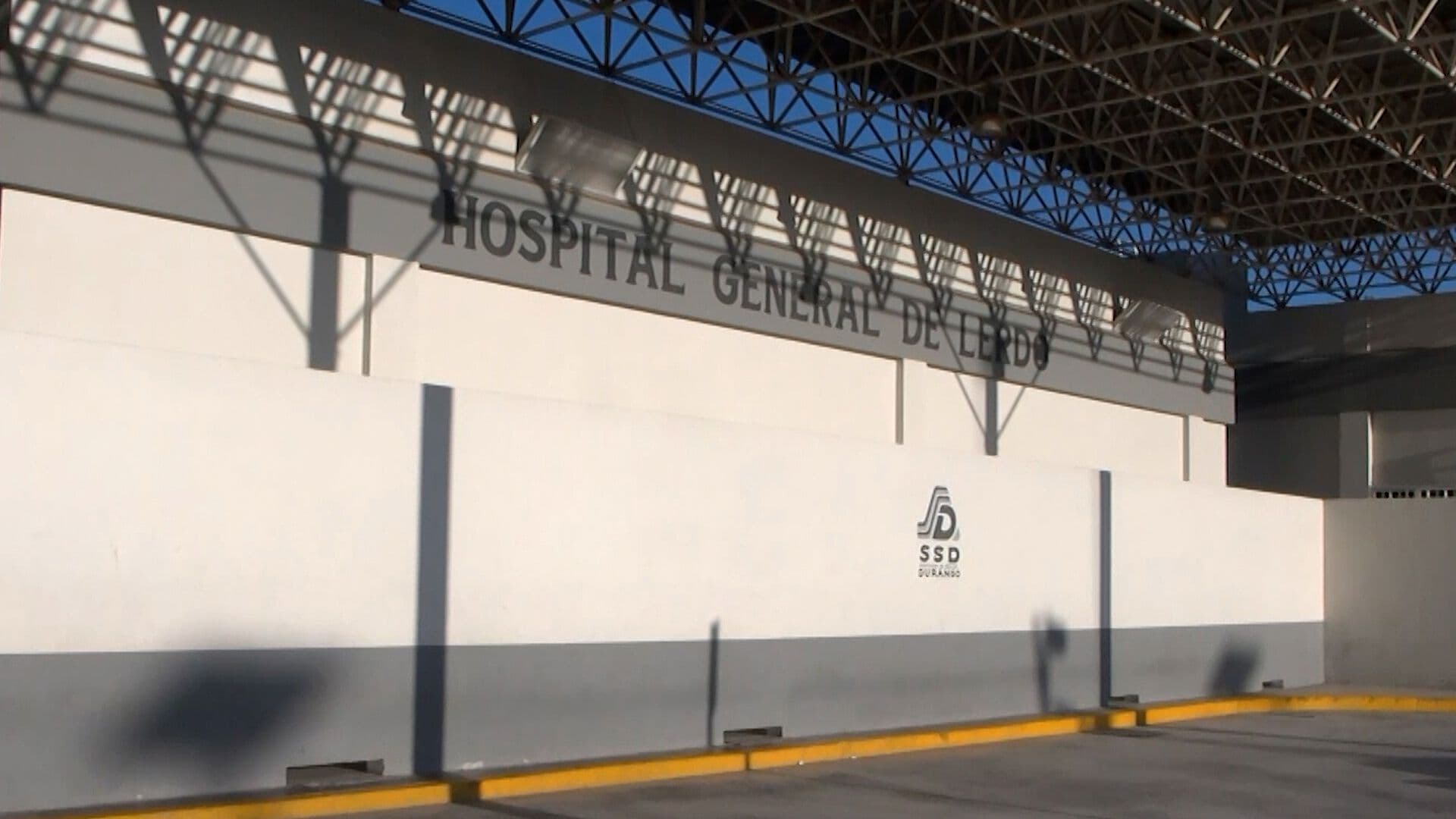 Trabajador Sufre Fractura de Costillas tras Caer de una Construcción en Lerdo