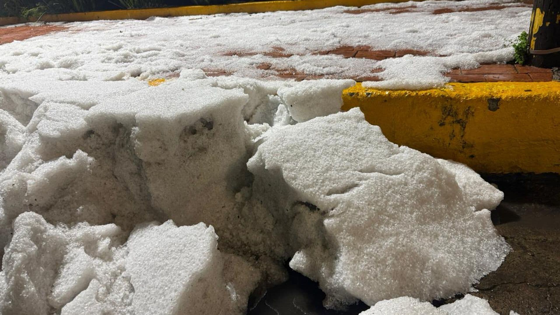 Así Quedaron las Montañas de Hielo tras Granizada en Cuajimalpa, CDMX