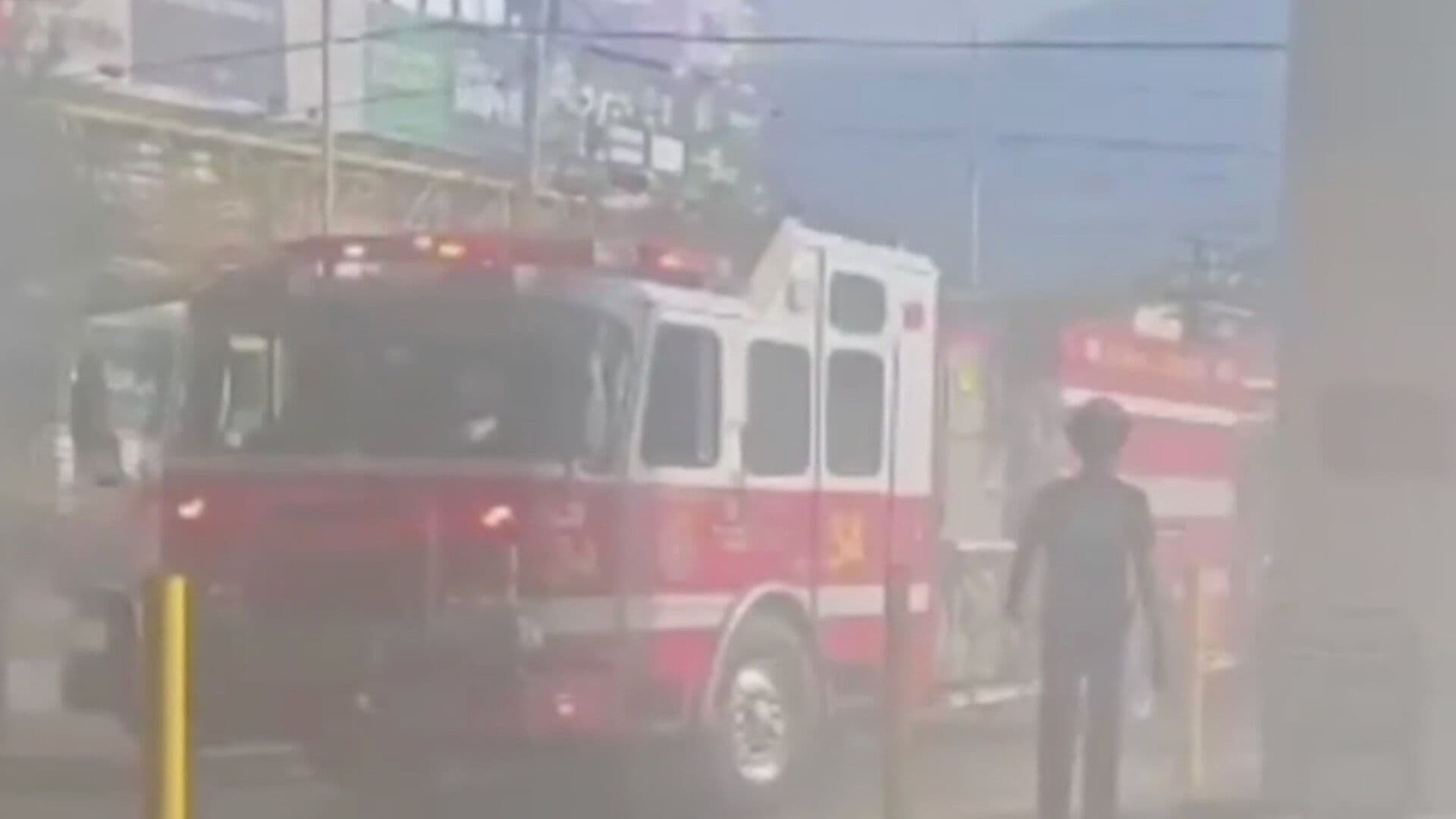 Incendio en Restaurante Moviliza a Cuerpo de Bomberos en Monterrey; Evacúan Plaza Comercial