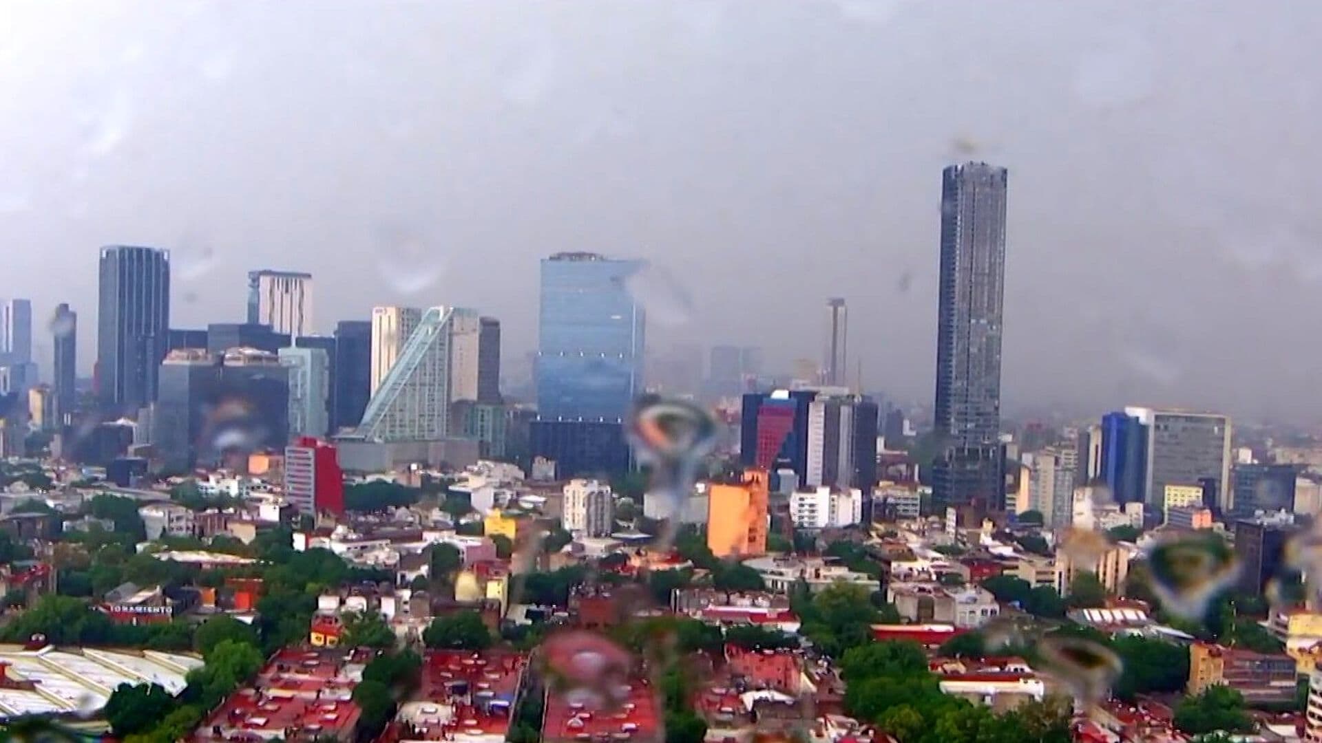 Fuertes Lluvias Colapsan CDMX y Edomex con Inundaciones, Granizo y Árboles Caídos