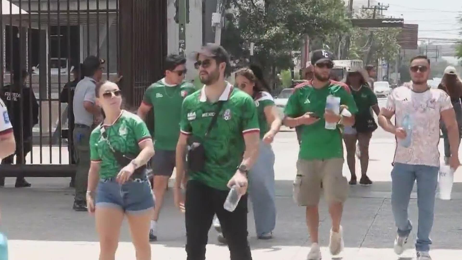 Esperan Regios Partido México Vs. Inglaterra en Parque Fundidora