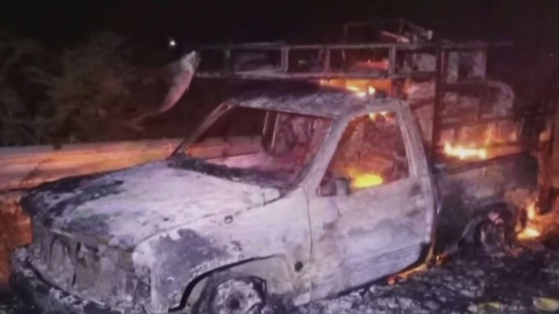 Linchan a Ladrón en Puebla; Pobladores Golpean y Prenden Fuego a Hombre por Robar Llantas