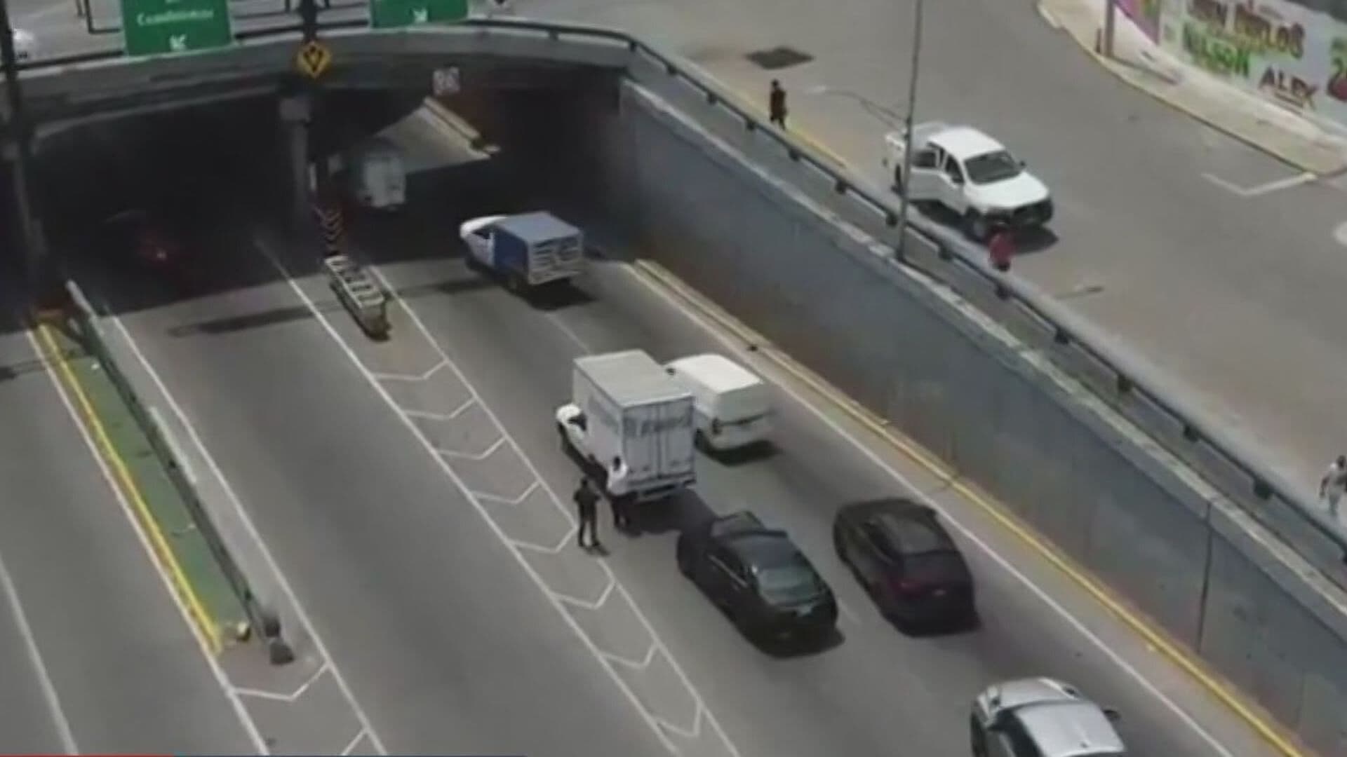 Deja 10 Carros Dañados Choque Múltiple en Av. Morones Prieto en Monterrey