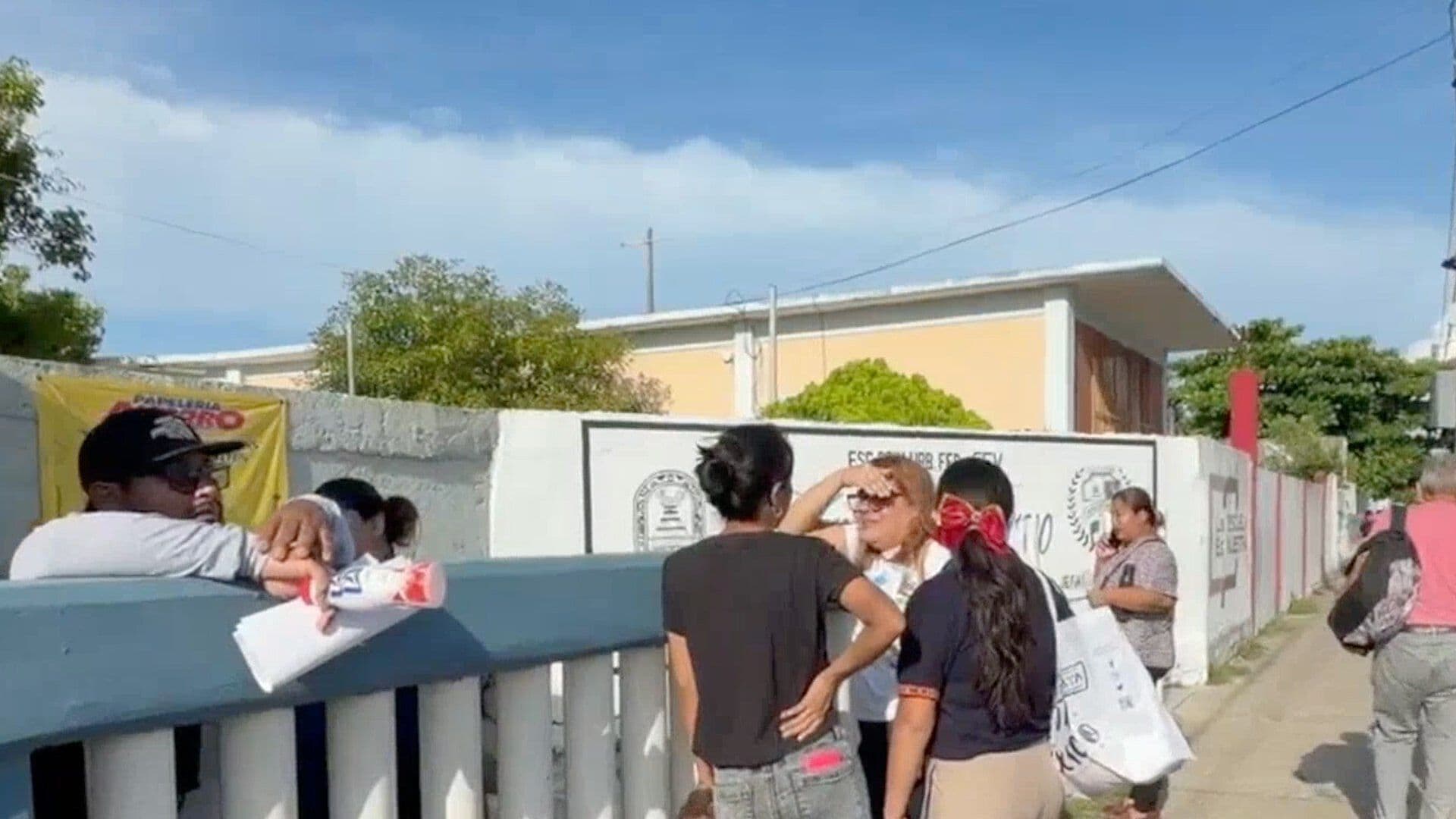Padres de Familia Toman Plantel Educativo en Coatzacoalcos Piden Destitución de la Directora