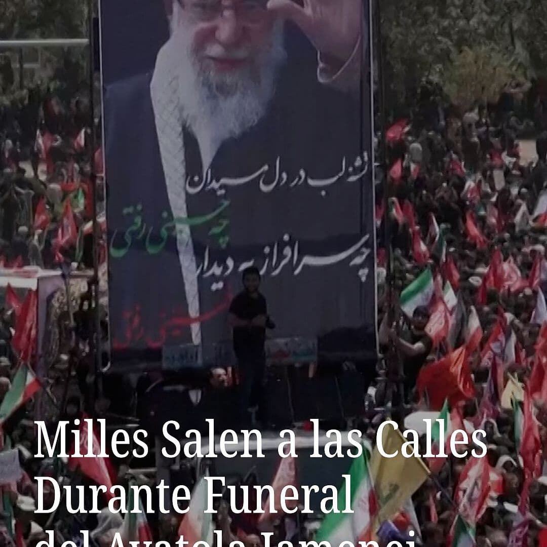 Miles Salen a las Calles Durante Funeral del Ayatola Jamenei