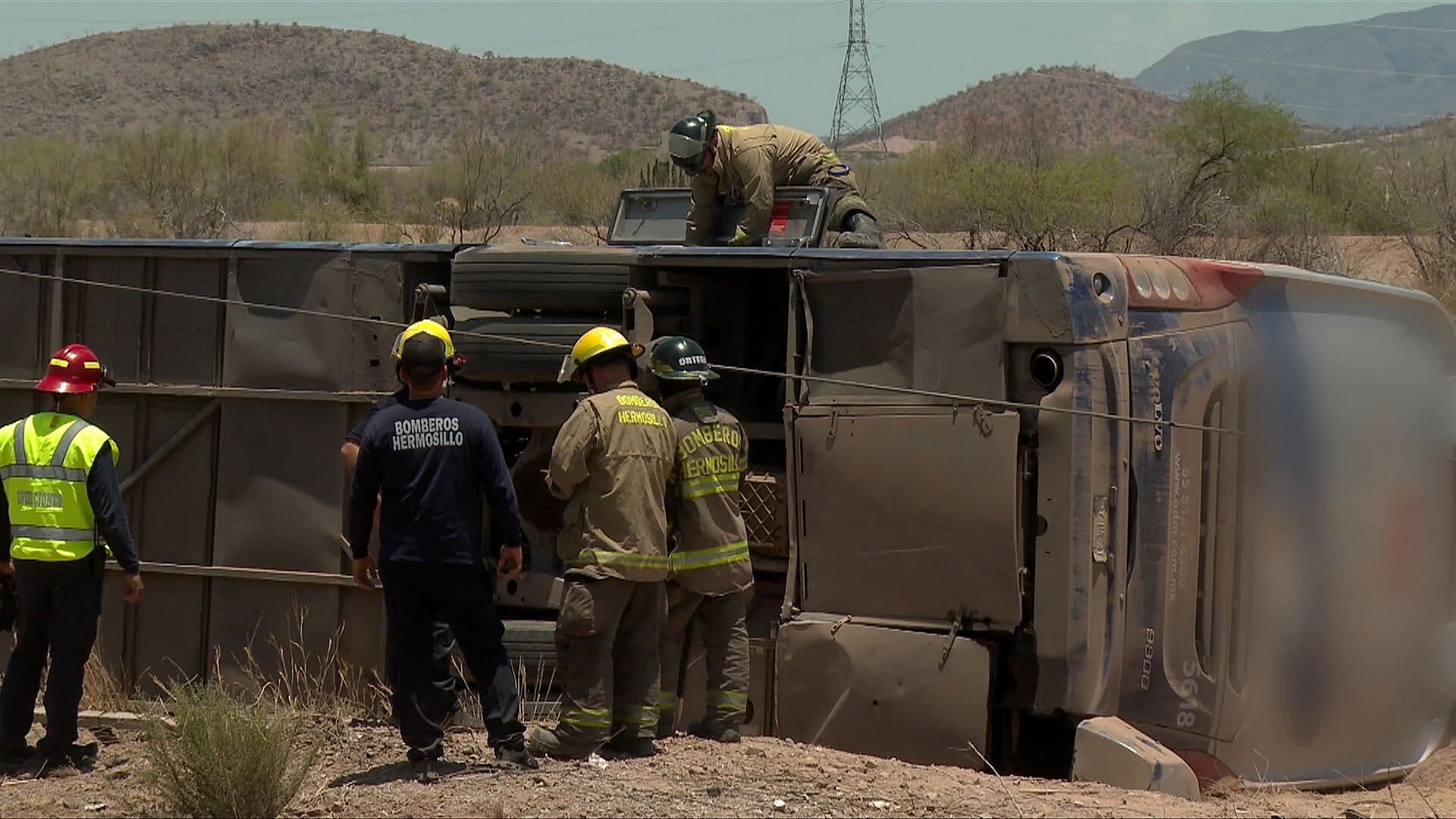 Volcadura de Autobús de Pasajeros Deja Un Muerto y Ocho Heridos en Hermosillo-Guaymas