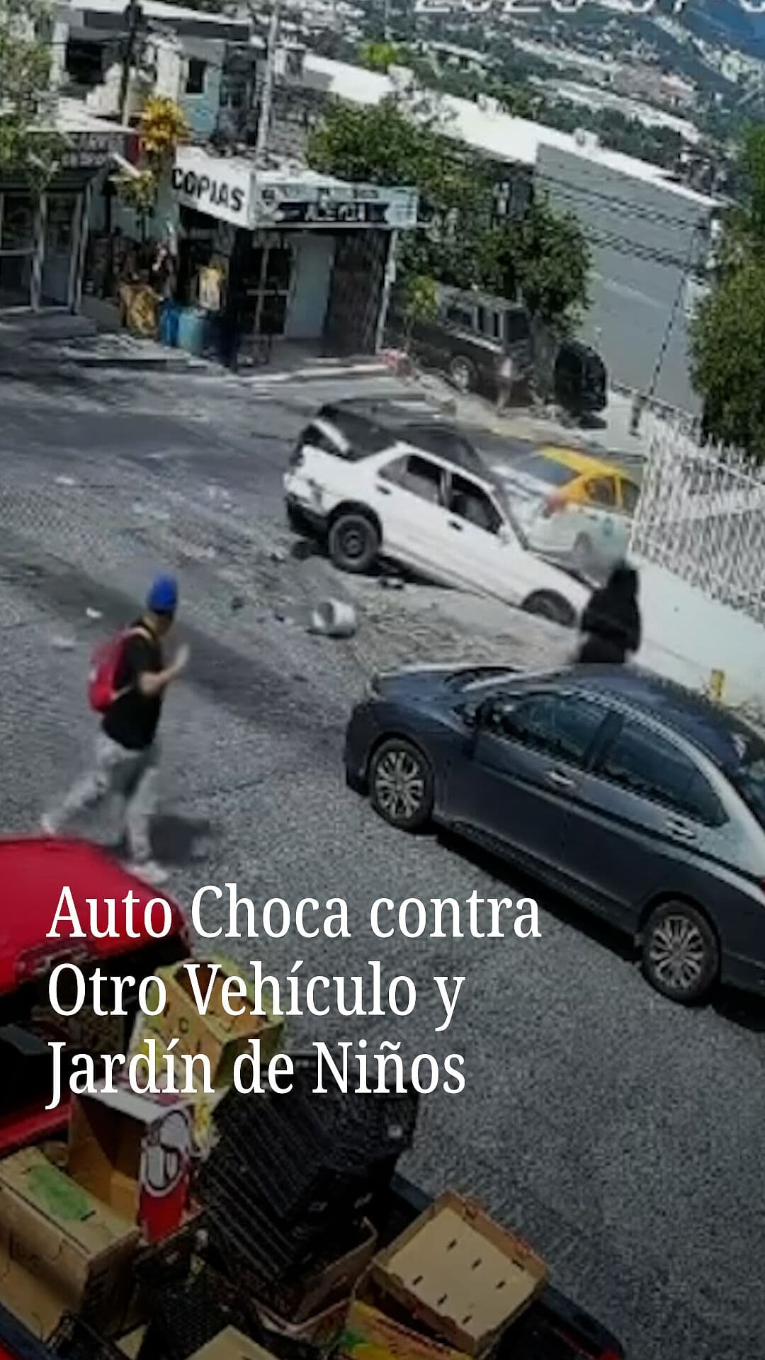 Auto Choca contra Otro Vehículo y Jardín de Niños