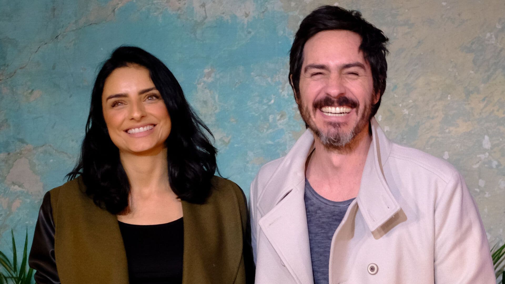 ¿Aislinn Derbez y Mauricio Ochmann Regresaron? Fotos Desatan Rumores
