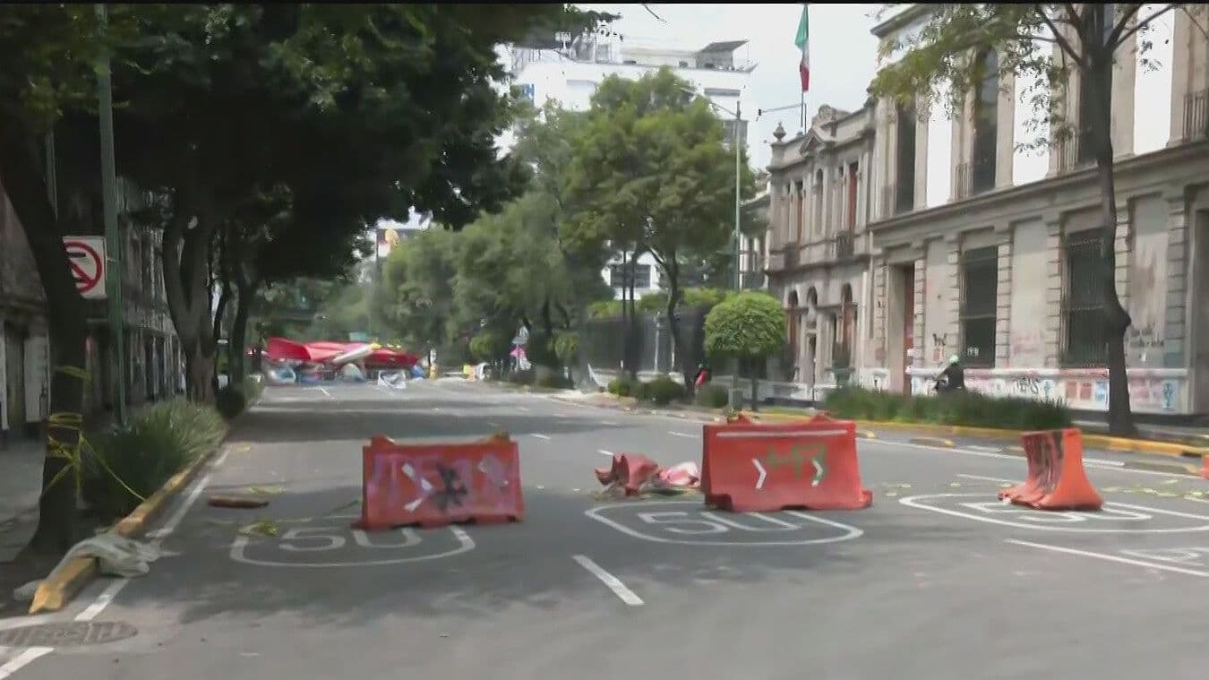 Integrantes de la Comunidad Trans Cumplen 14 Días de Plantón Frente a Segob