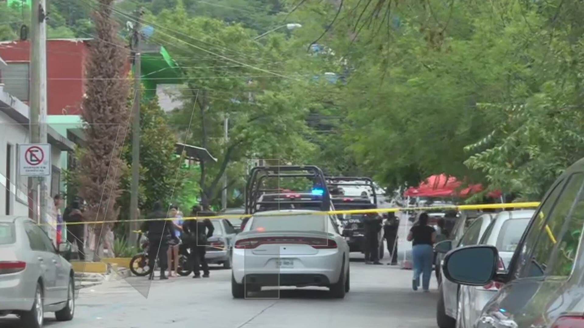 Movilización Policiaca por Automóvil Baleado en Col. Independencia en Monterrey