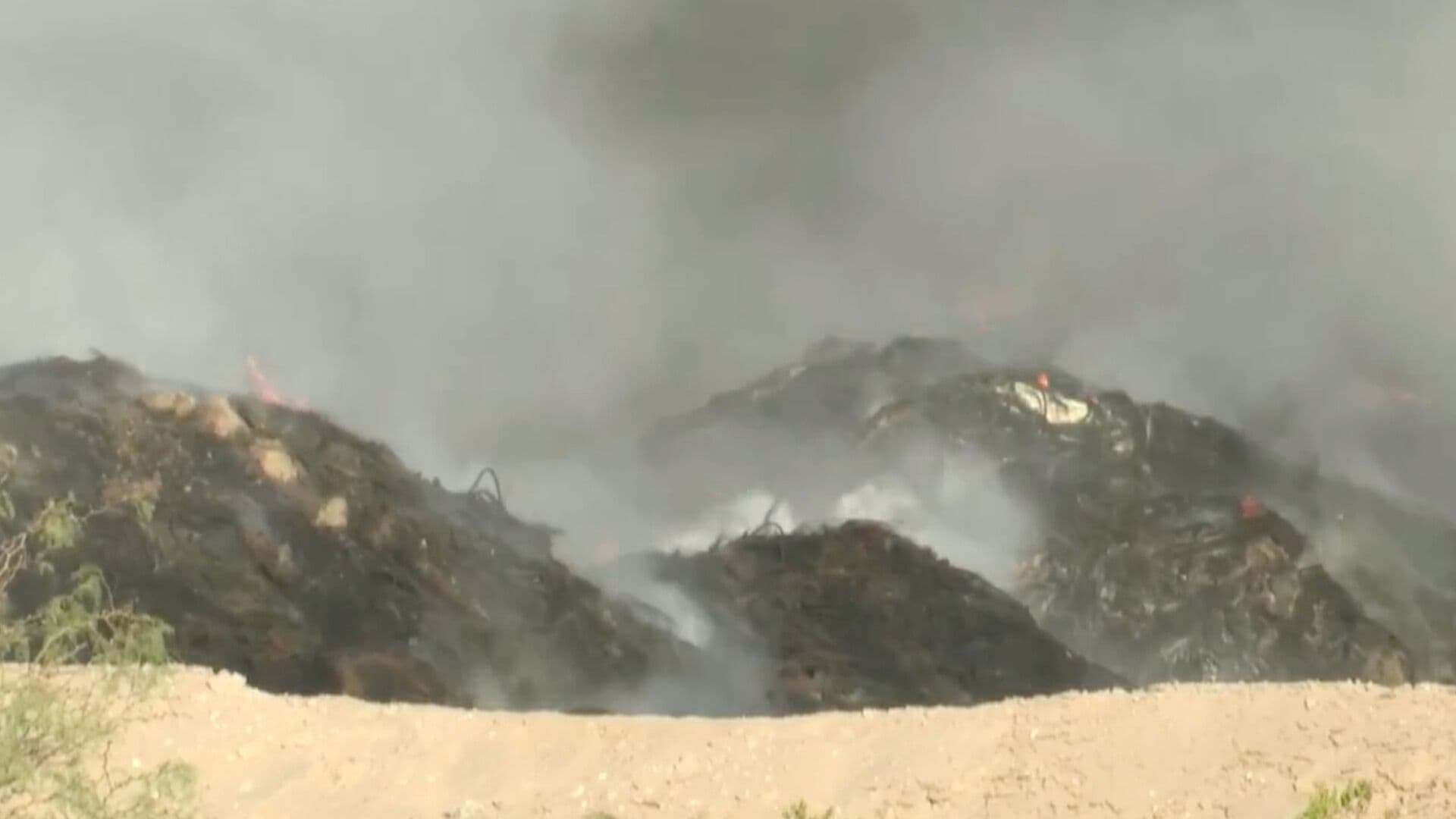 Continúa Contención de Incendio en Relleno Sanitario de Ciudad Juárez