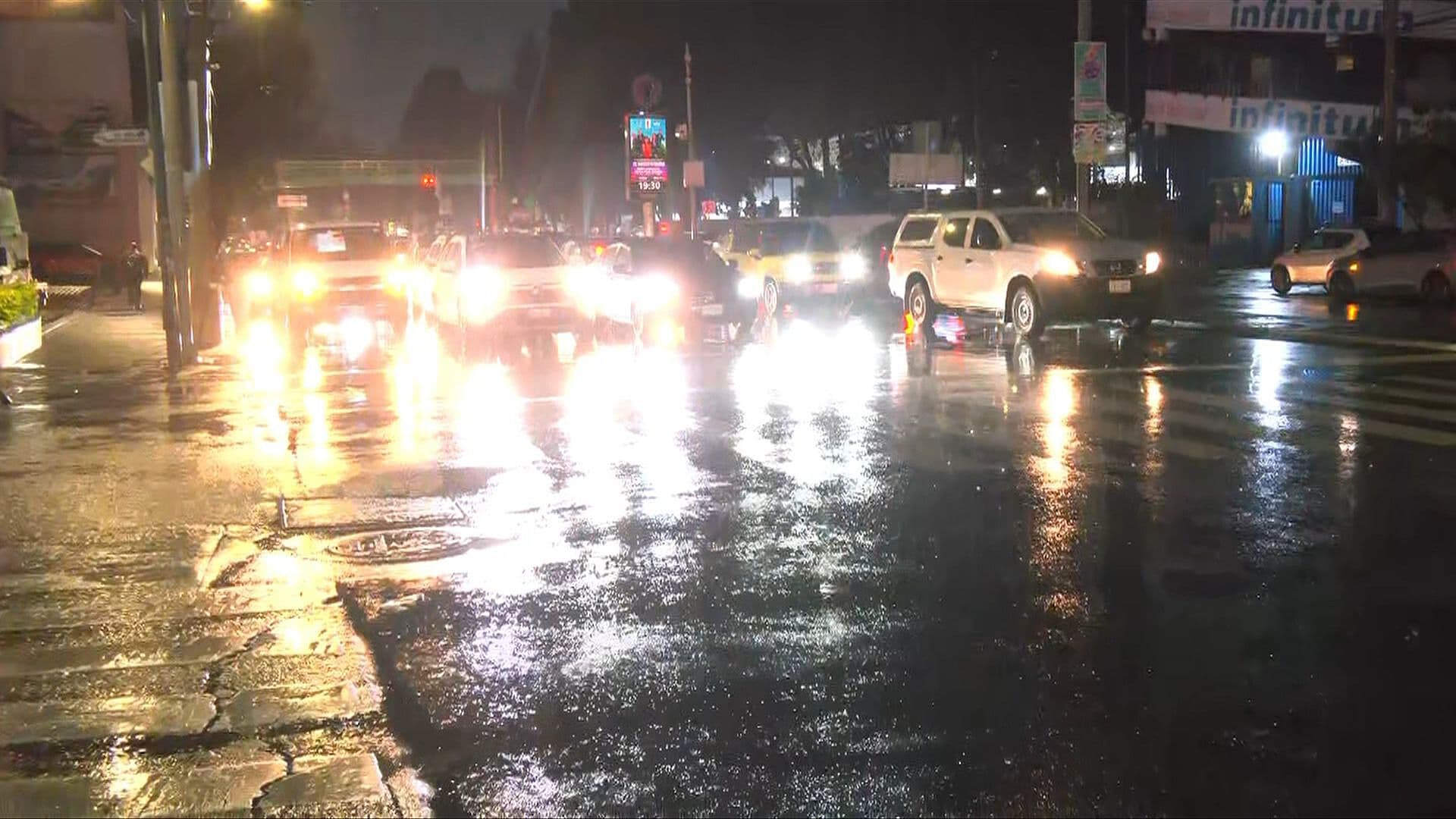 Reportan Fuerte Aguacero en Avenida Universidad y Churubusco