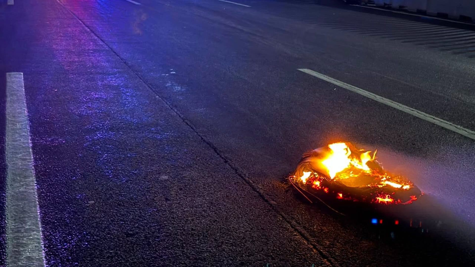 Manifestantes Prenden Fogata en Bloqueo en la Autopista México-Puebla; Así el Caos