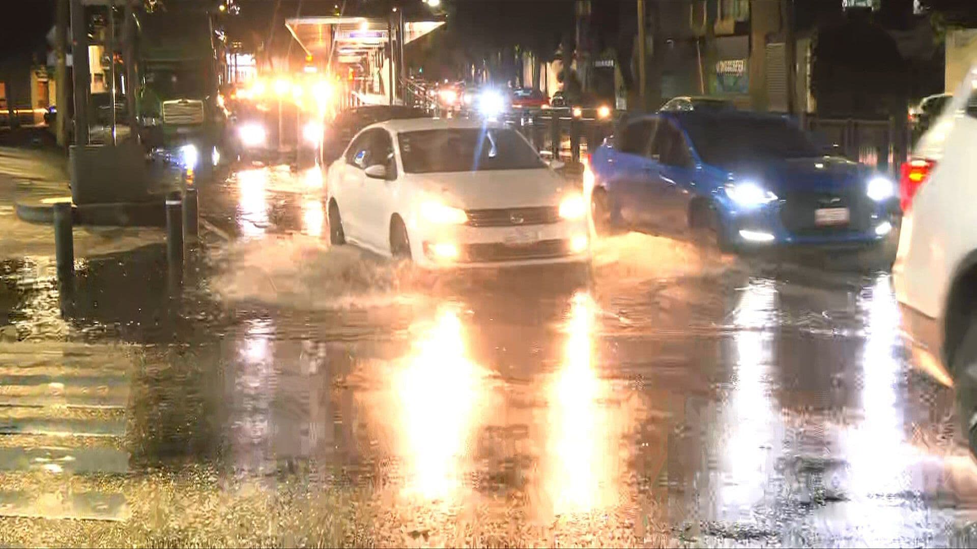 Lluvia Provoca Encharcamientos en Avenida Insurgentes Sur en CDMX