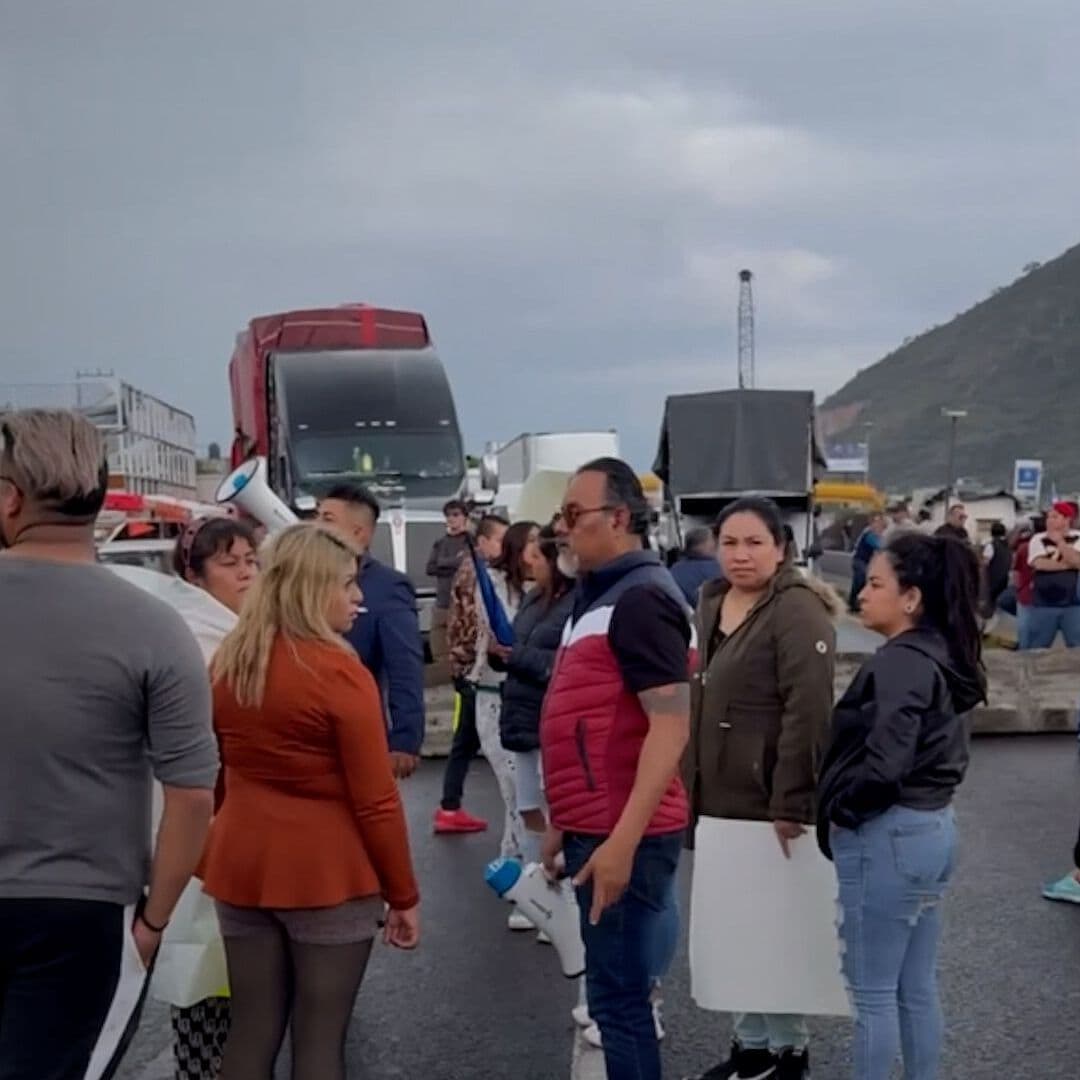 Bloquean la México-Puebla por Detención de Dos Maestros