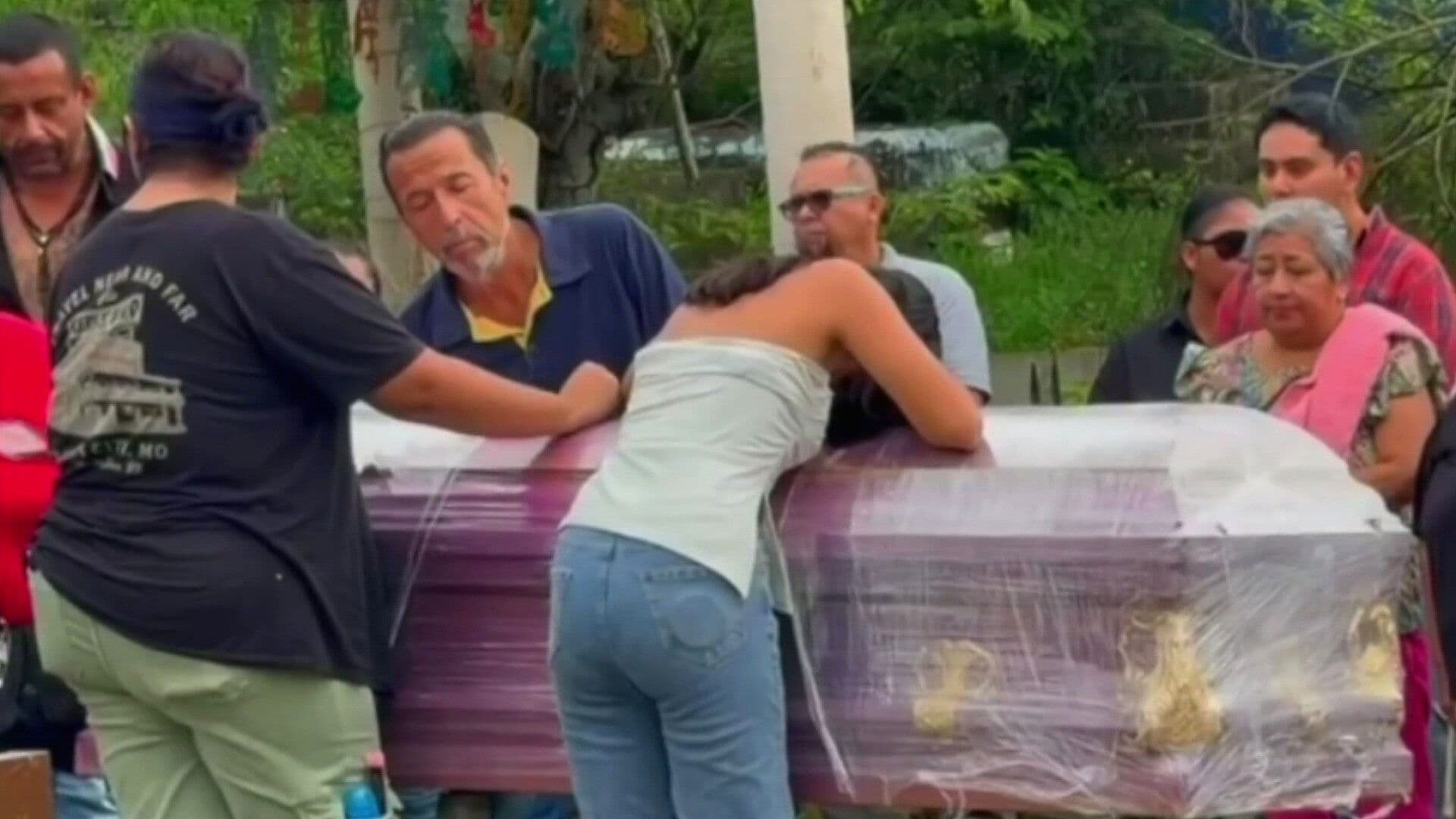 Último Adiós a Periodista Roxana Guzmán en Panteón Nanchital, Veracruz