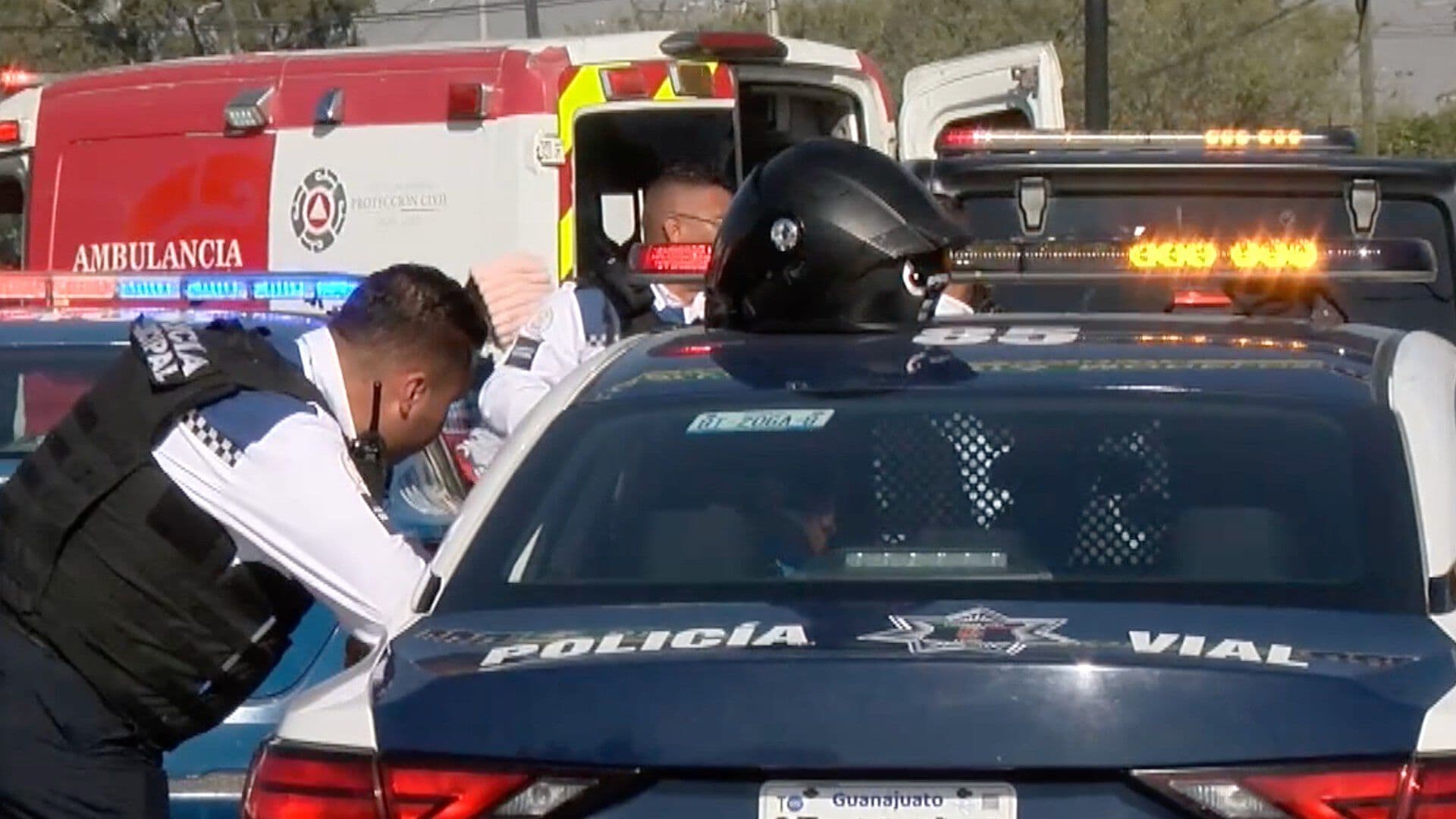 Mujer Resulta Herida de Gravedad Tras Caer de su Motocicleta en Pueblo Nuevo, Guanajuato