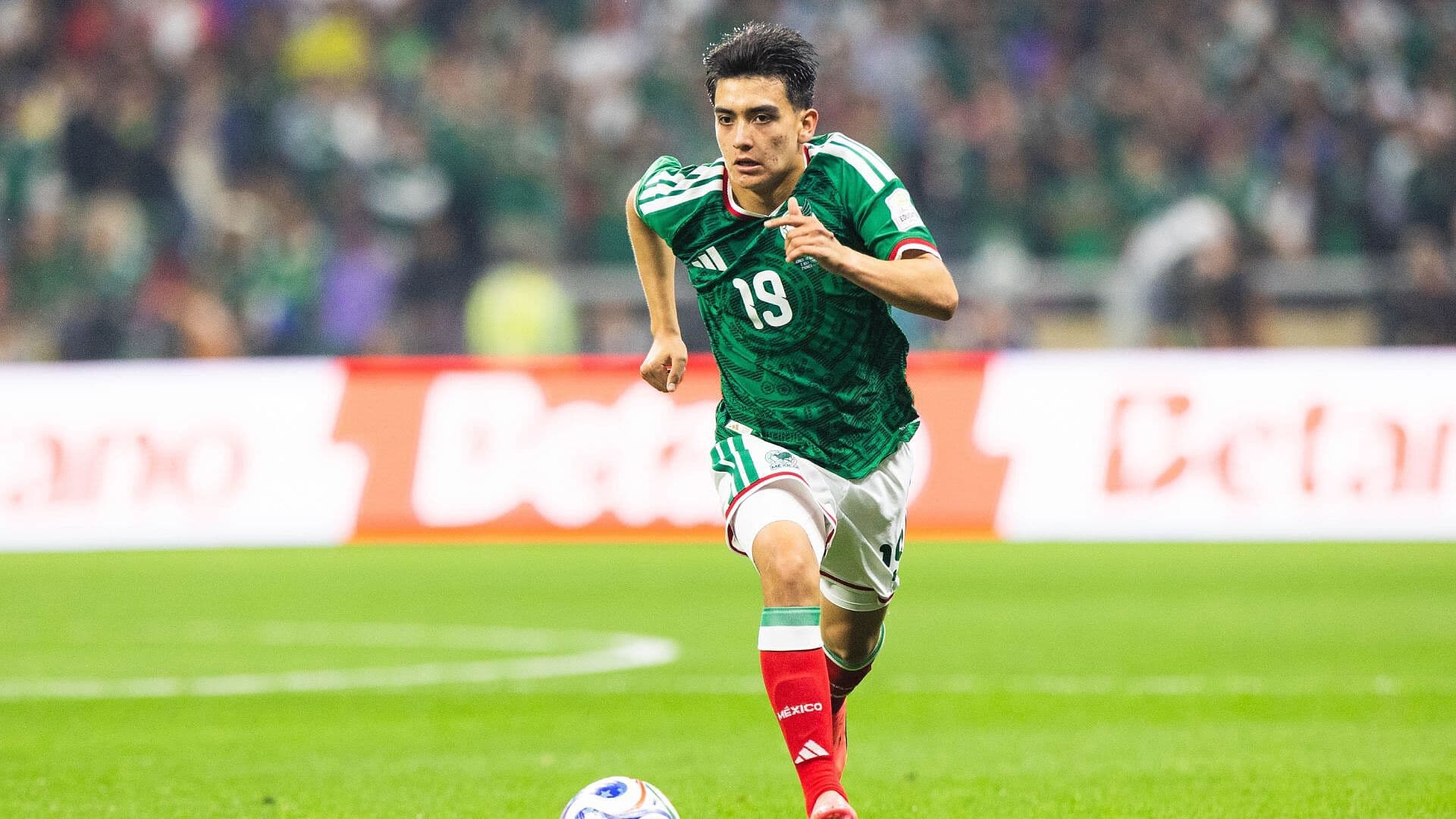 Gilberto Mora Se Gradúa de la Preparatoria tras Debutar con México en el Mundial 2026