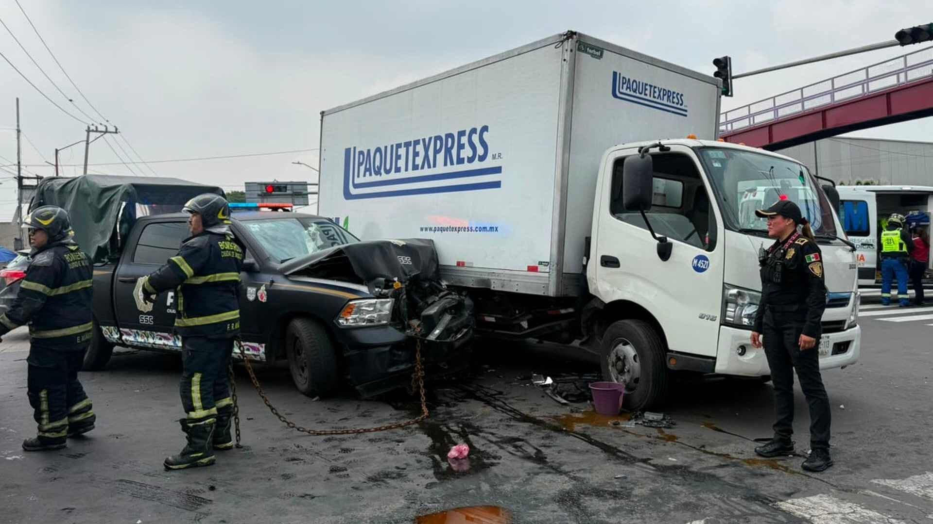 Así Quedó la Patrulla de la SSC Tras Aparatoso Choque en Iztapalapa; Hay Policías Lesionadas