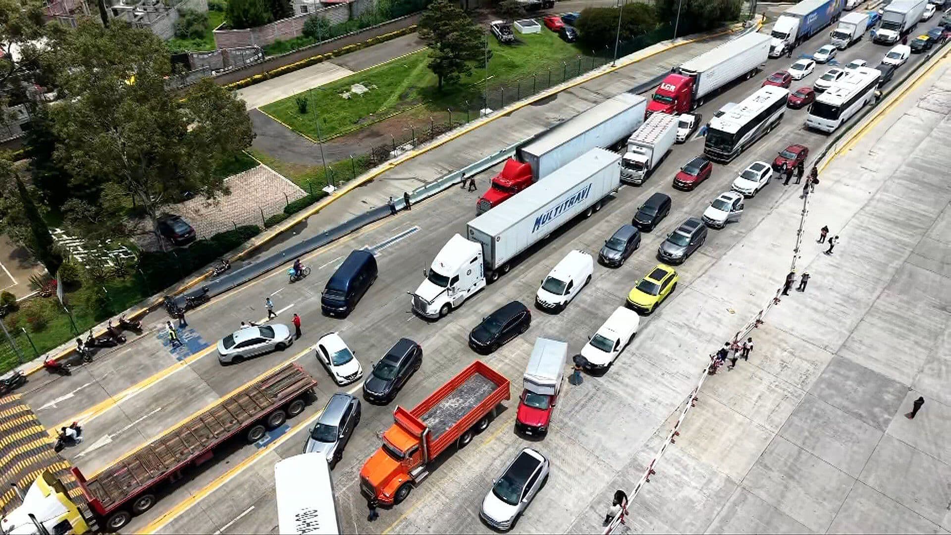 México-Puebla Desde el Aire; Así se ven las Filas Kilométricas por el Bloqueo de Maestros