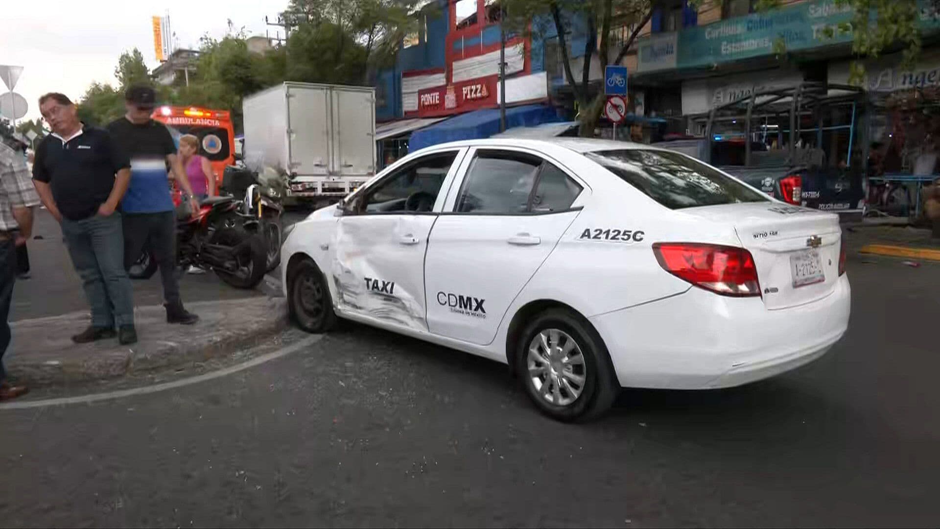 Motociclista es Arrollado Dos Veces en la Colonia Tacuba en CDMX; Está Grave
