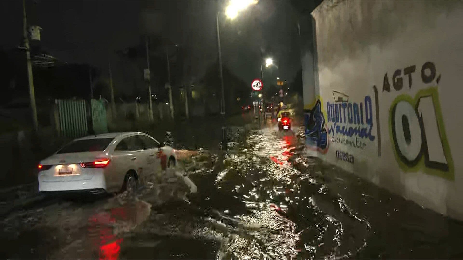 Cambia la Ruta: Inundaciones en Río Churubusco Provocan Caos Vial